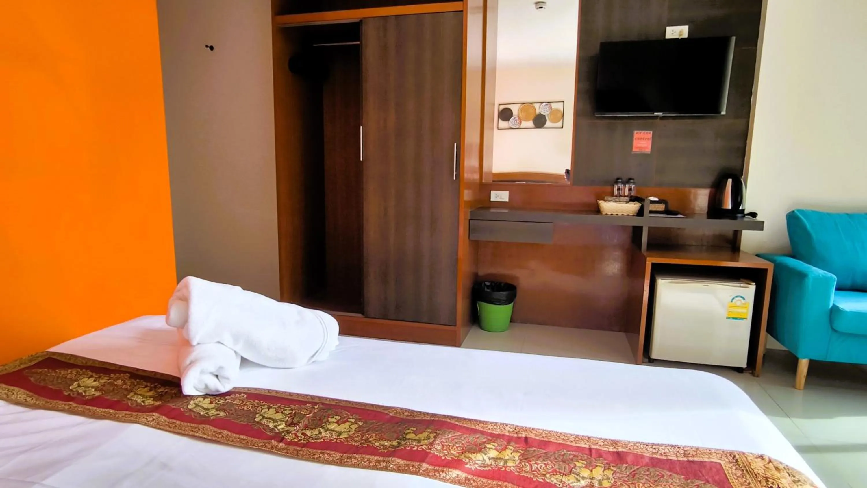 Bedroom, Bed in Lucky Buako Hotel Patong