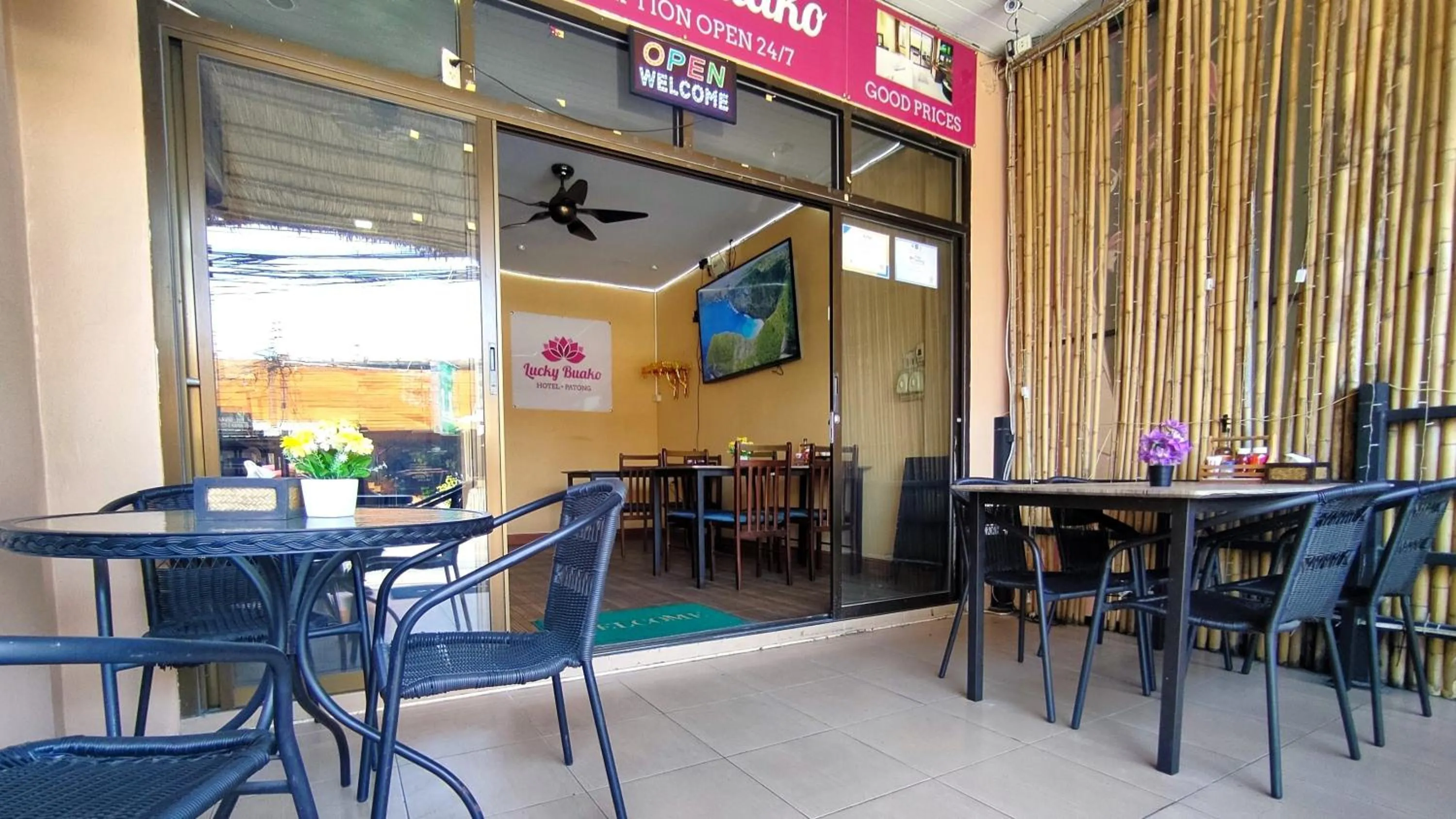 Restaurant/places to eat in Lucky Buako Hotel Patong