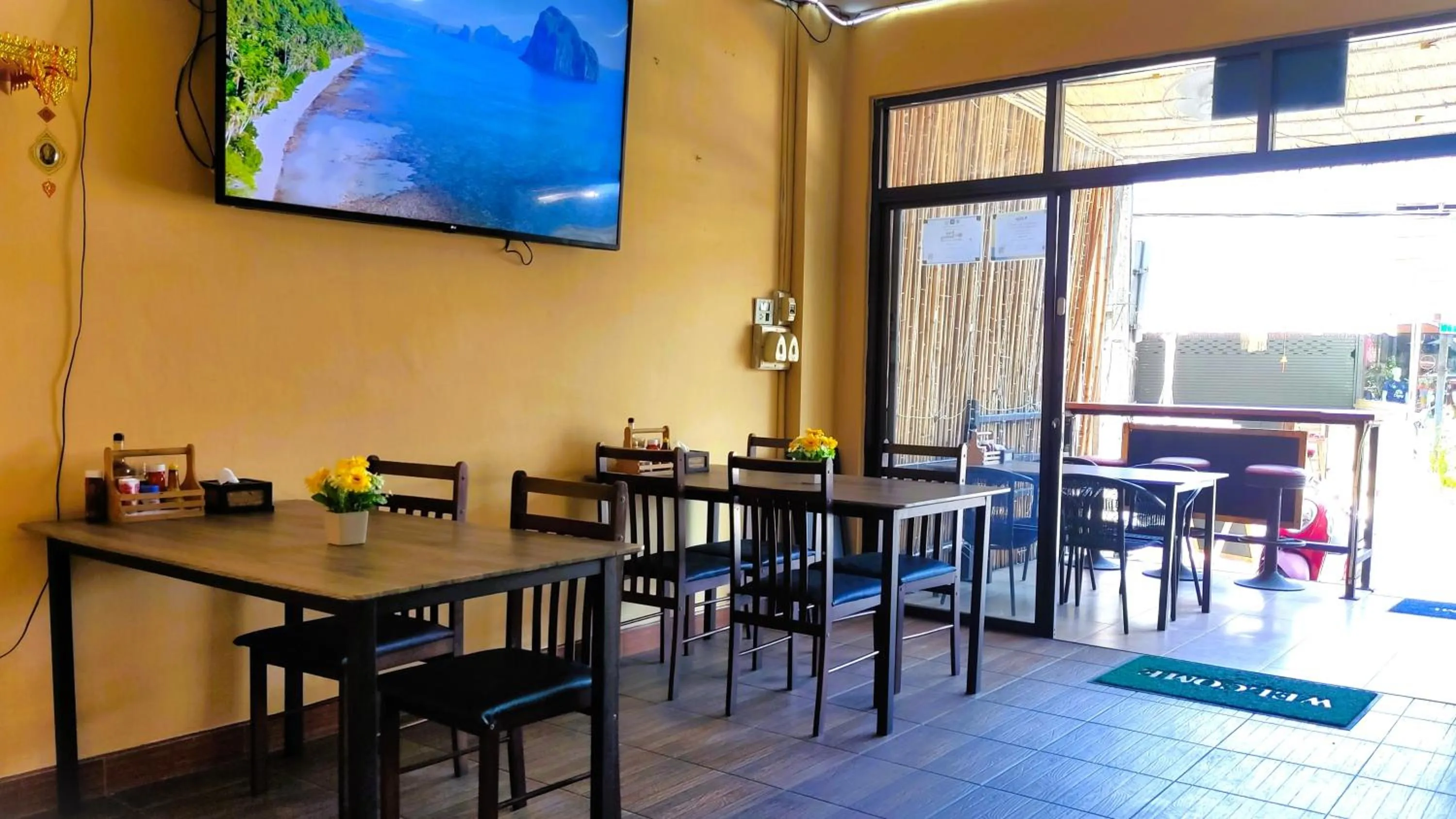 Restaurant/places to eat in Lucky Buako Hotel Patong