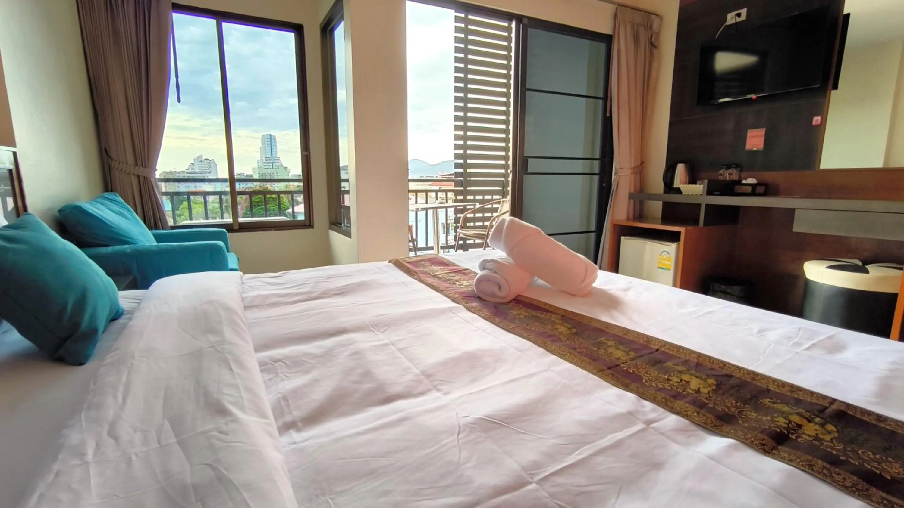 Bedroom, Bed in Lucky Buako Hotel Patong
