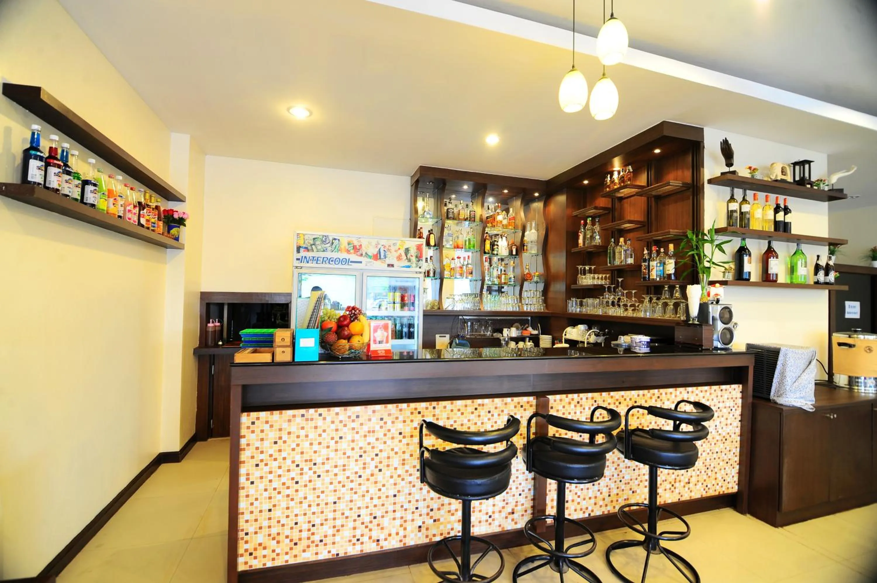 Lounge or bar in Arita Hotel Patong