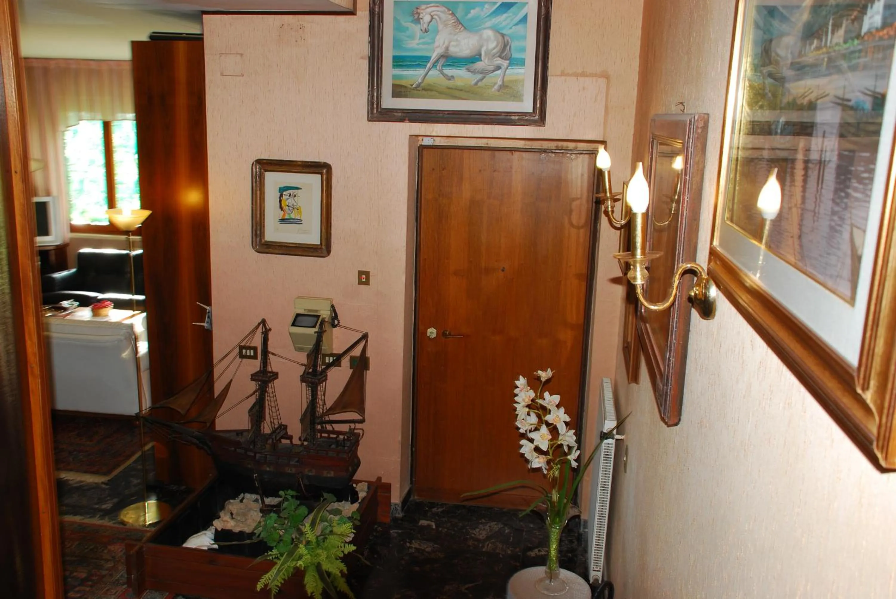 Communal lounge/ TV room in B&B Villa Sans Souci