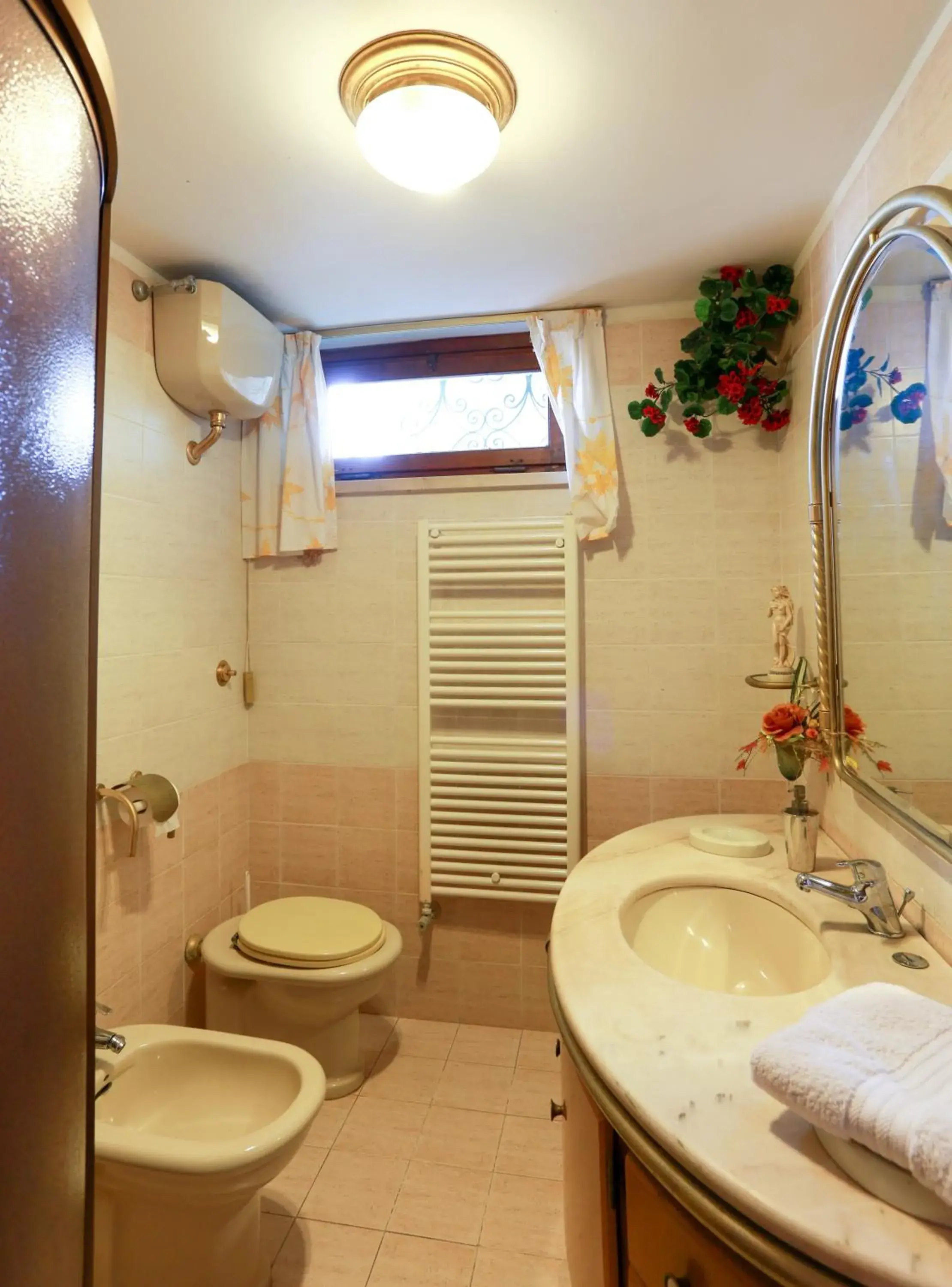 Quadruple Room with Private External Bathroom in B&B Villa Sans Souci Quadruple Room with Private External Bathroom in B&B Villa Sans Souci