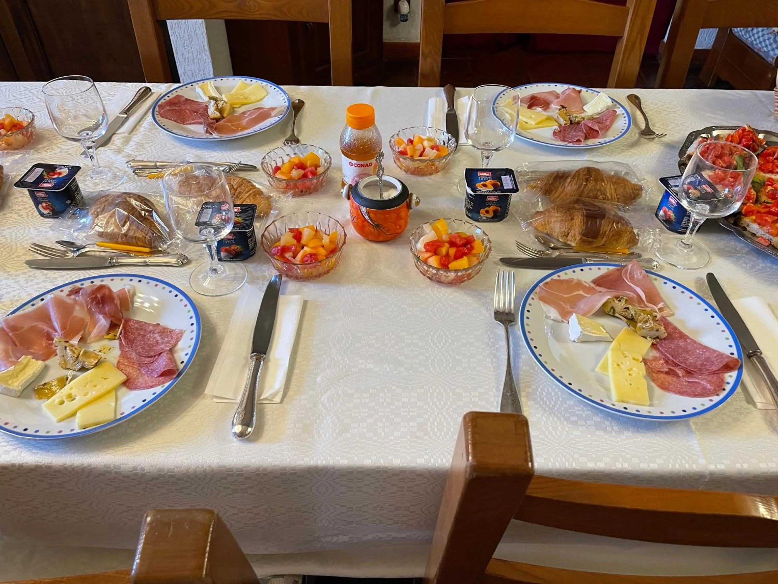 Continental breakfast in B&B Villa Sans Souci