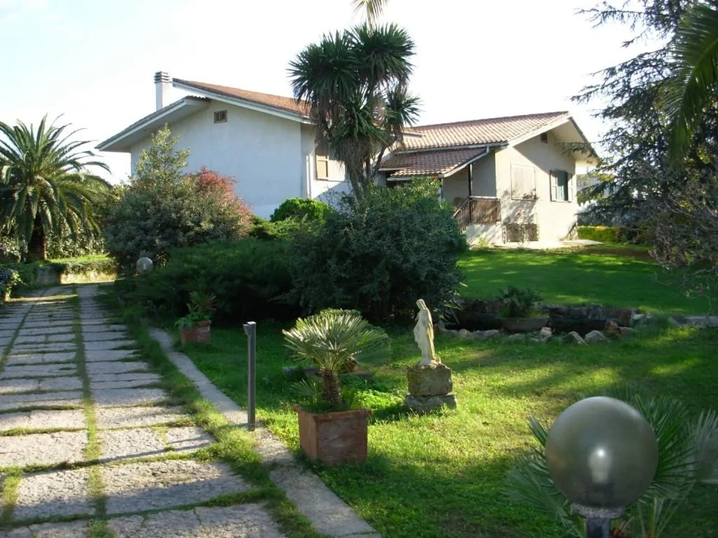 Garden view in B&B Villa Sans Souci