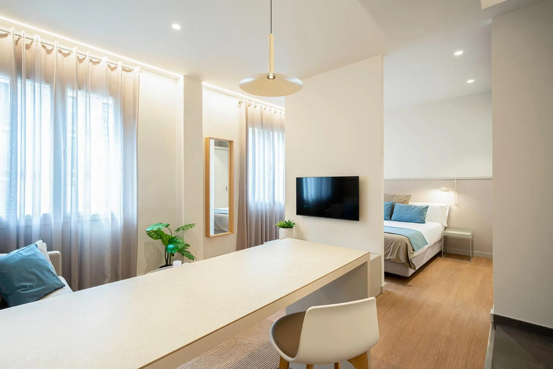 Communal lounge/ TV room in Fisa Rentals Ramblas Apartments