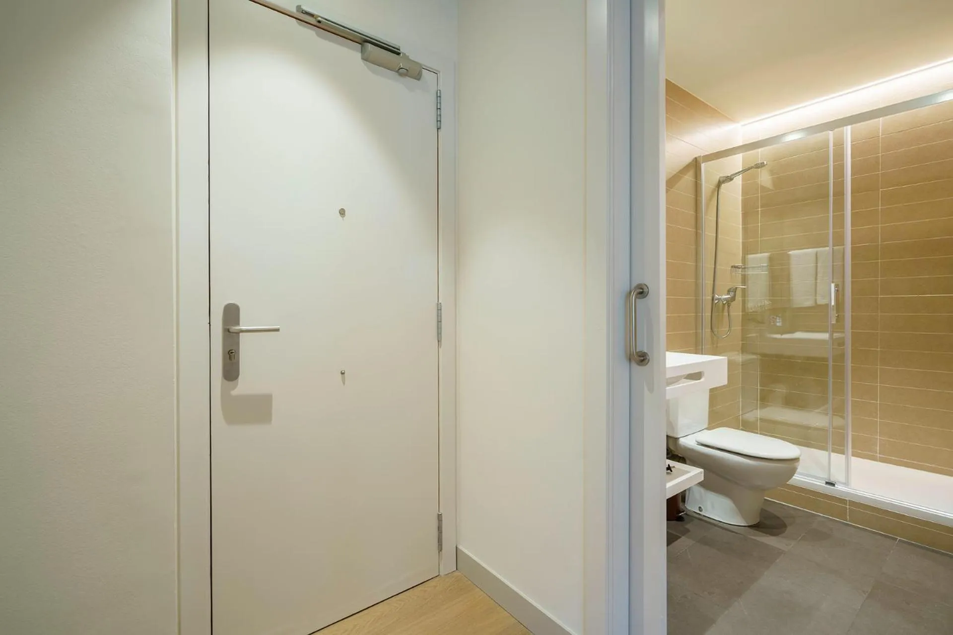 Bathroom in Fisa Rentals Ramblas Apartments