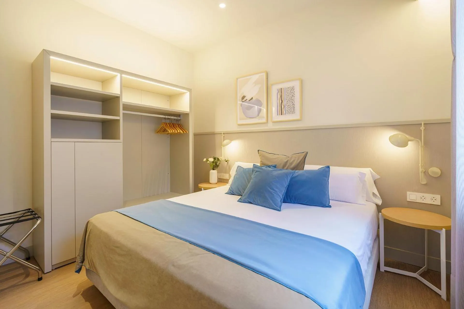 Bedroom, Bed in Fisa Rentals Ramblas Apartments