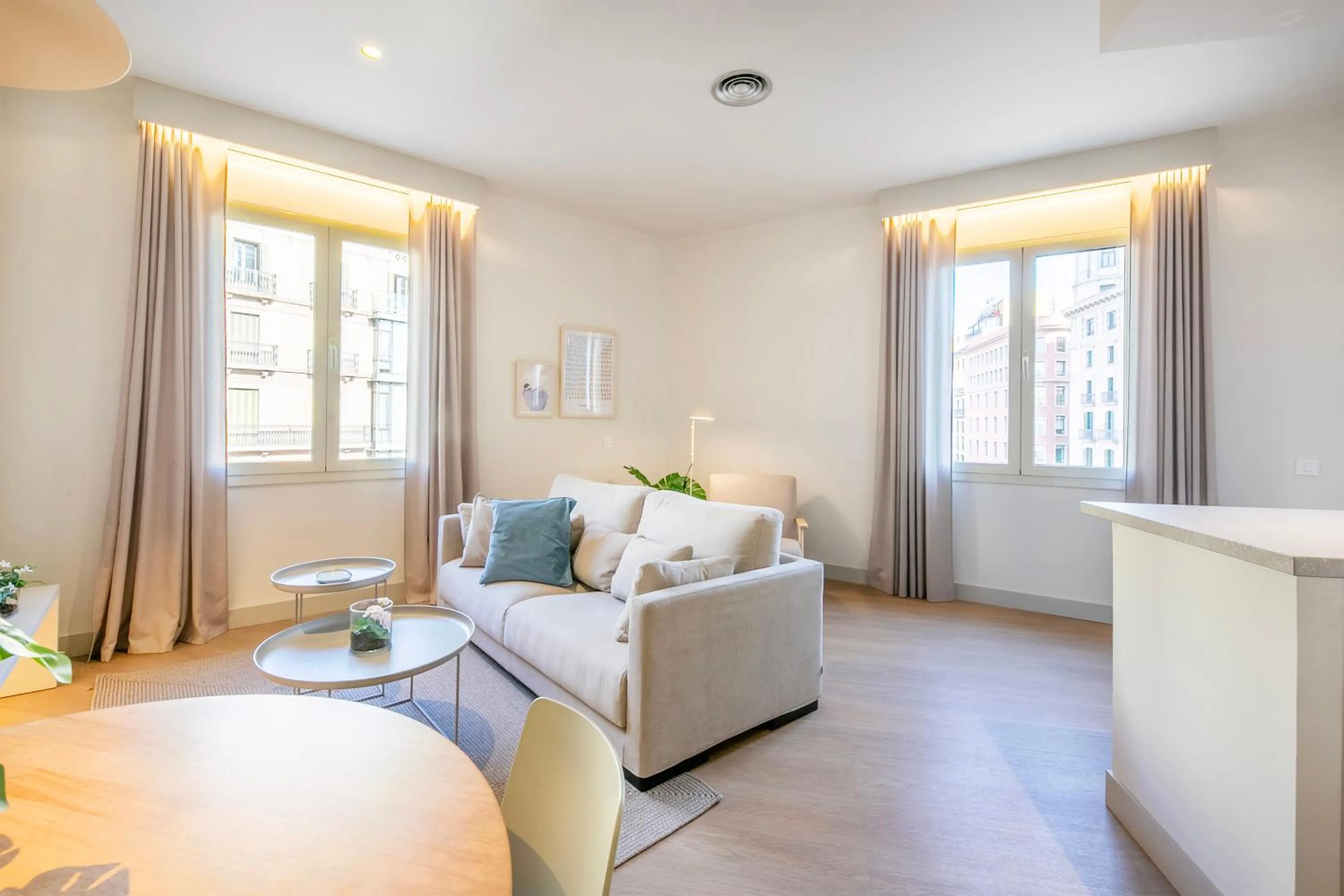 Fisa Rentals Ramblas Apartments