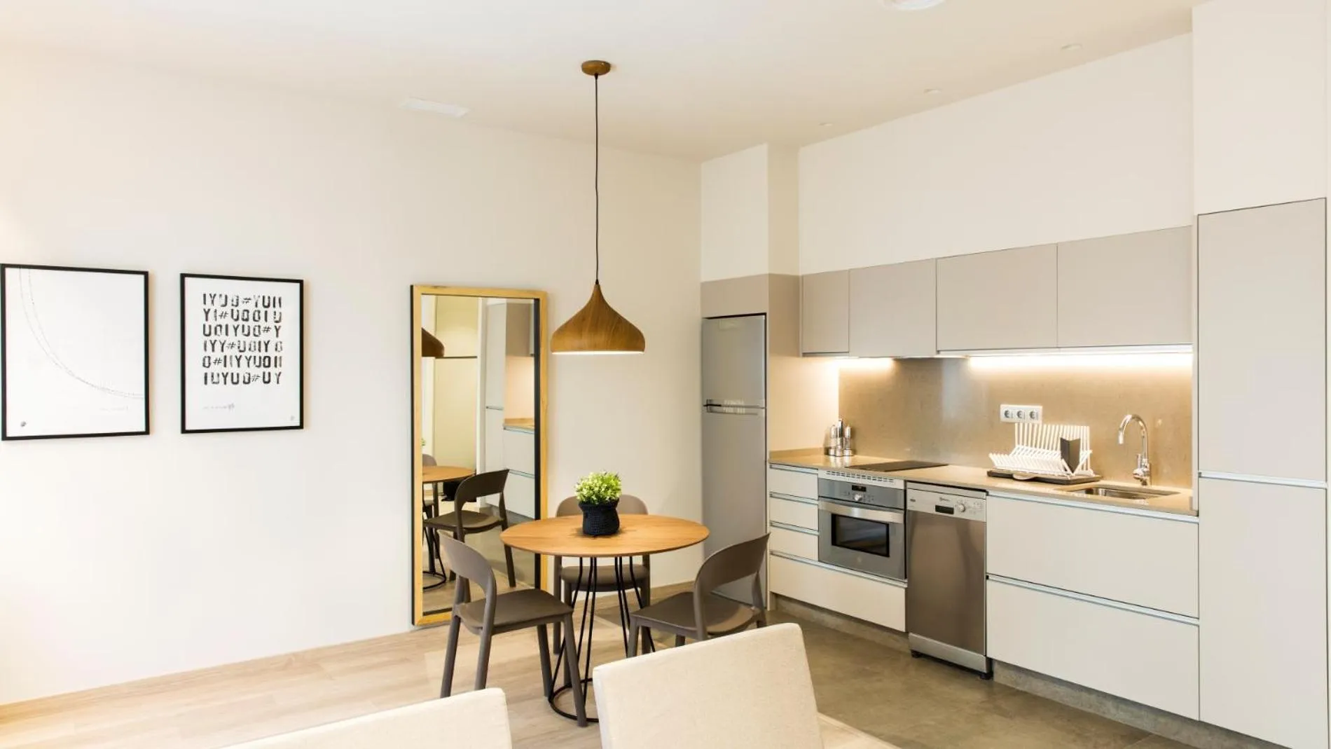 Fisa Rentals Ramblas Apartments