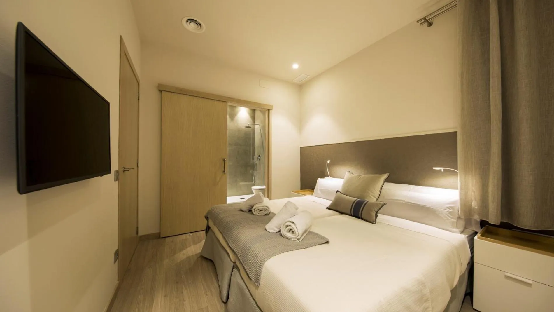 Bed in Fisa Rentals Ramblas Apartments