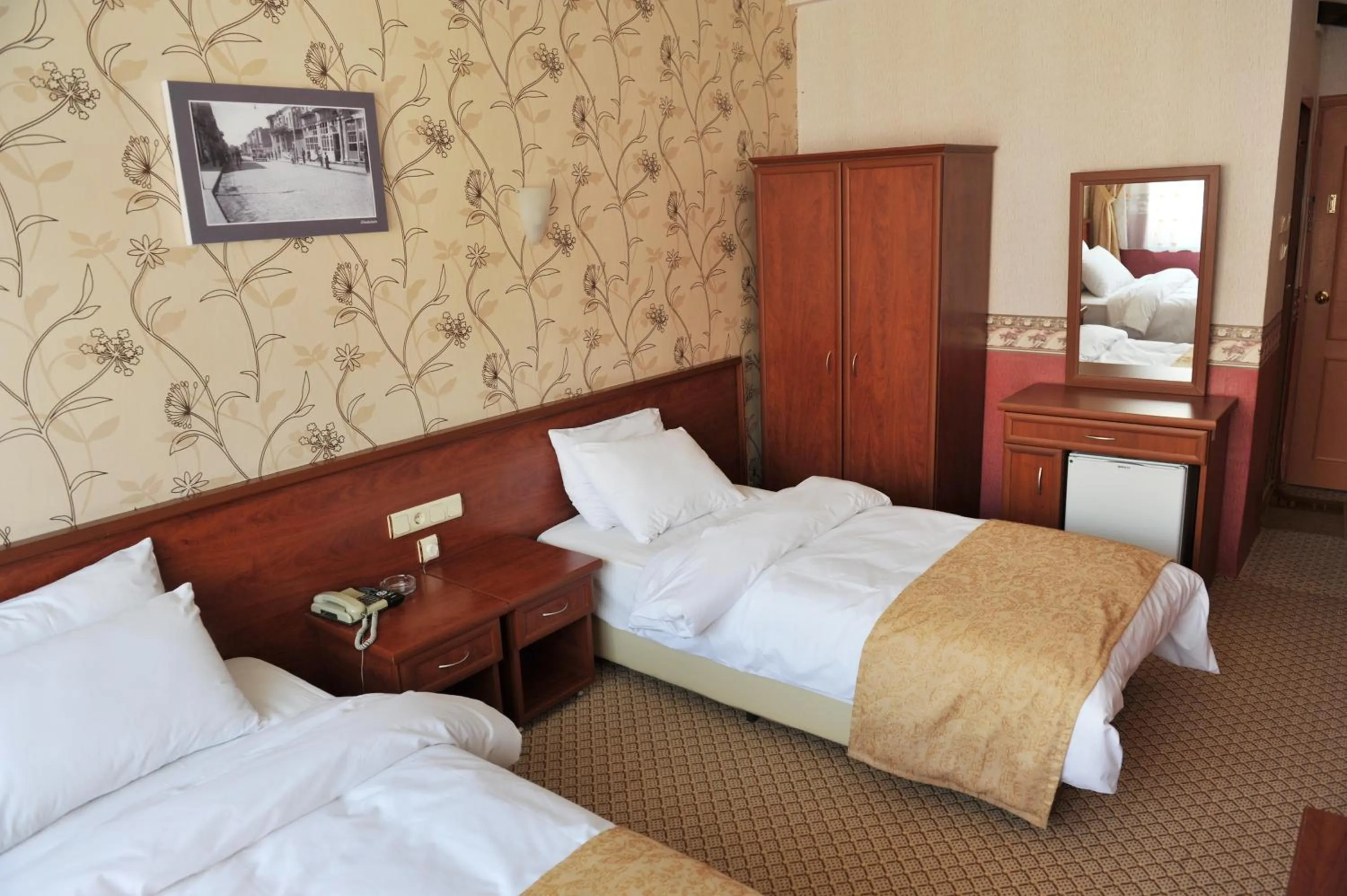 Photo of the whole room, Bed in Saray Hotel