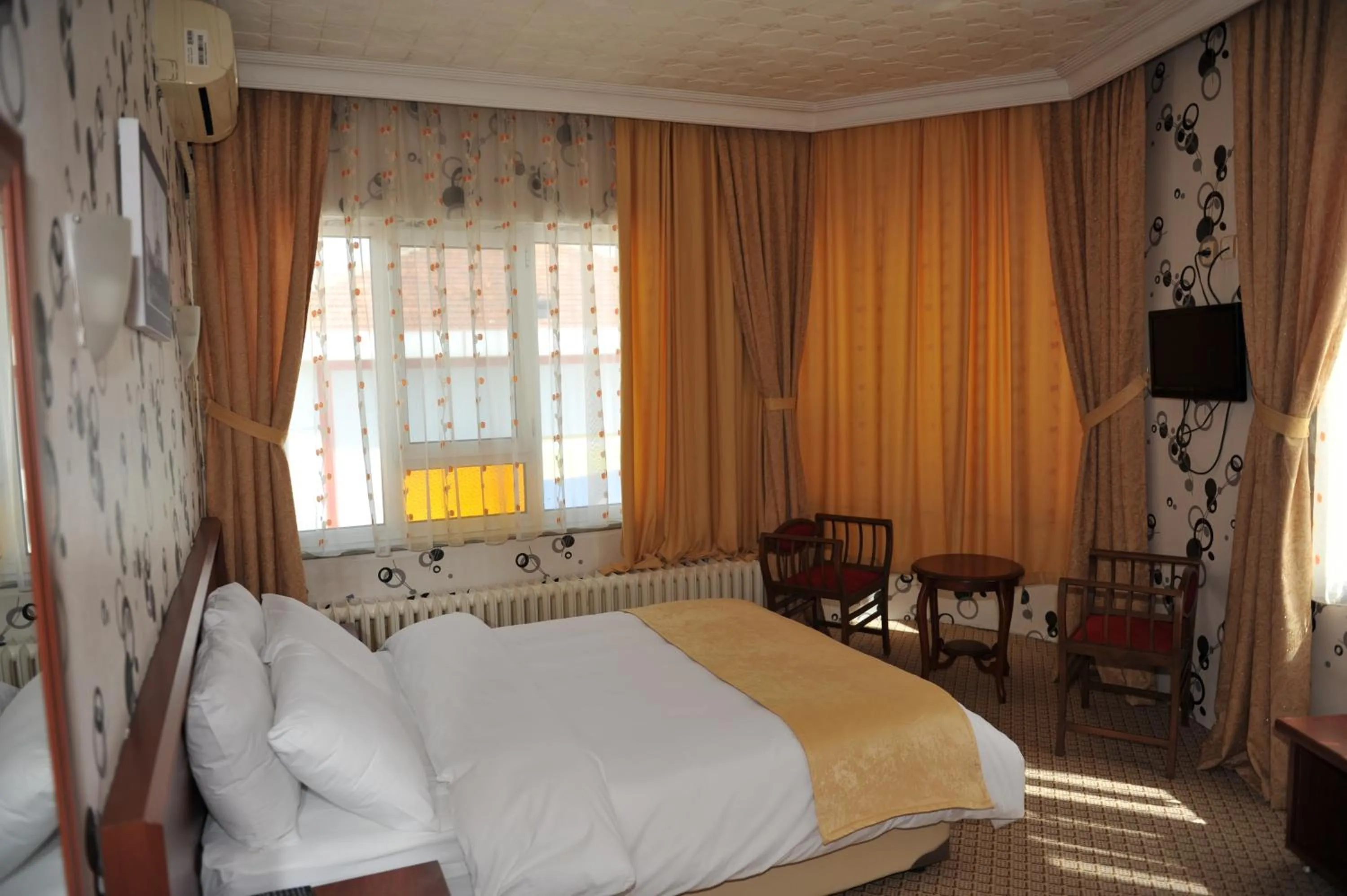 Photo of the whole room, Bed in Saray Hotel
