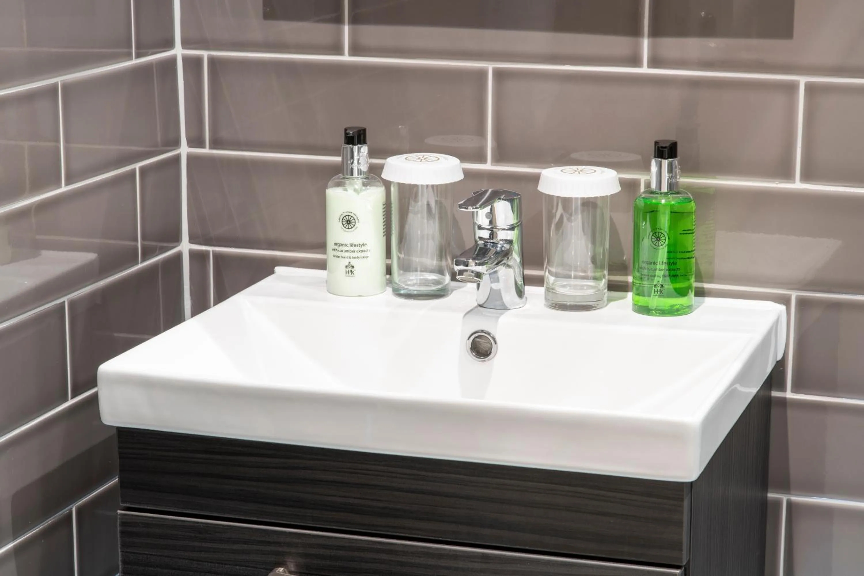 Bathroom in The Kings Arms and Royal Hotel, Godalming, Surrey - The Coaching Inn Group