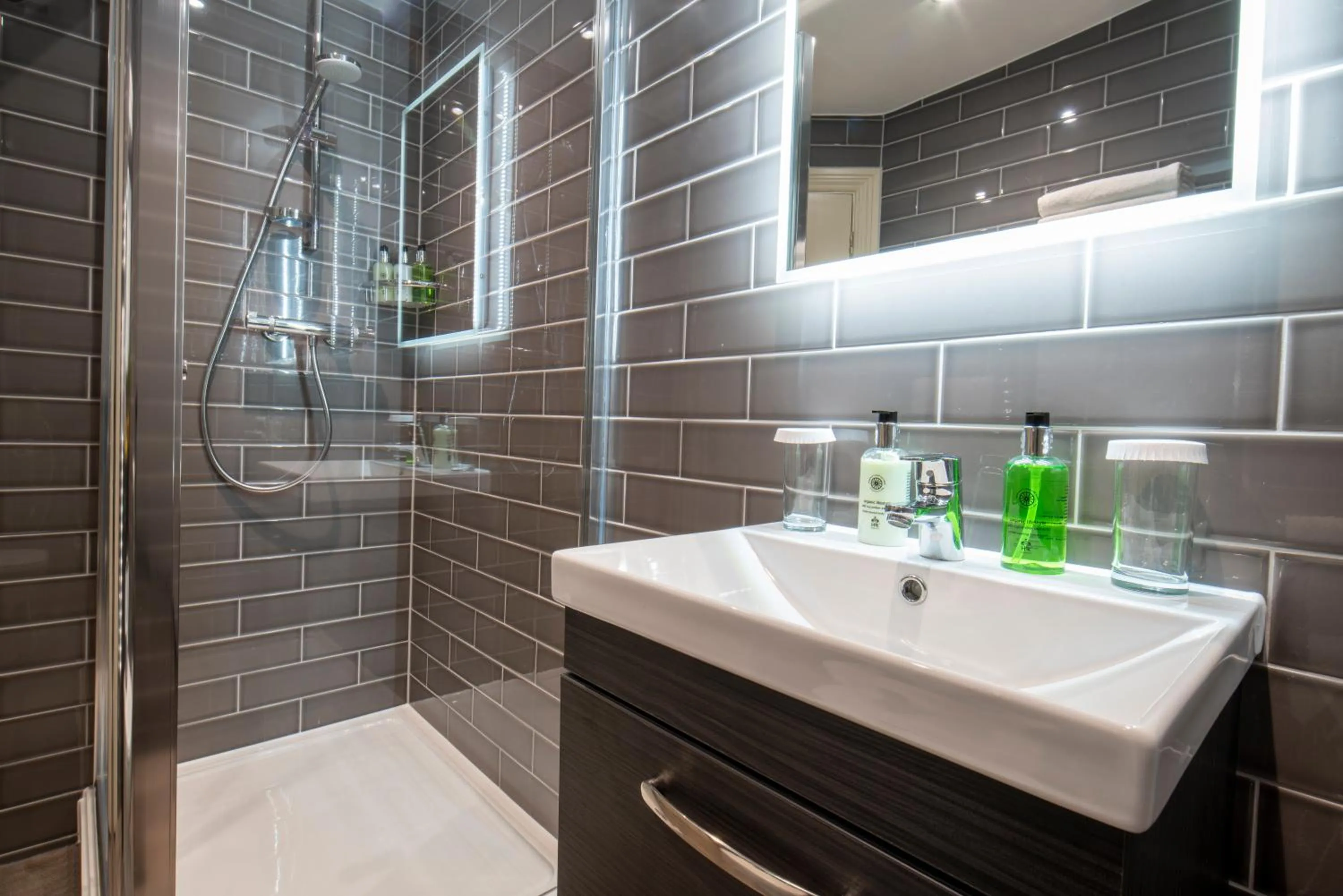 Bathroom in The Kings Arms and Royal Hotel, Godalming, Surrey - The Coaching Inn Group