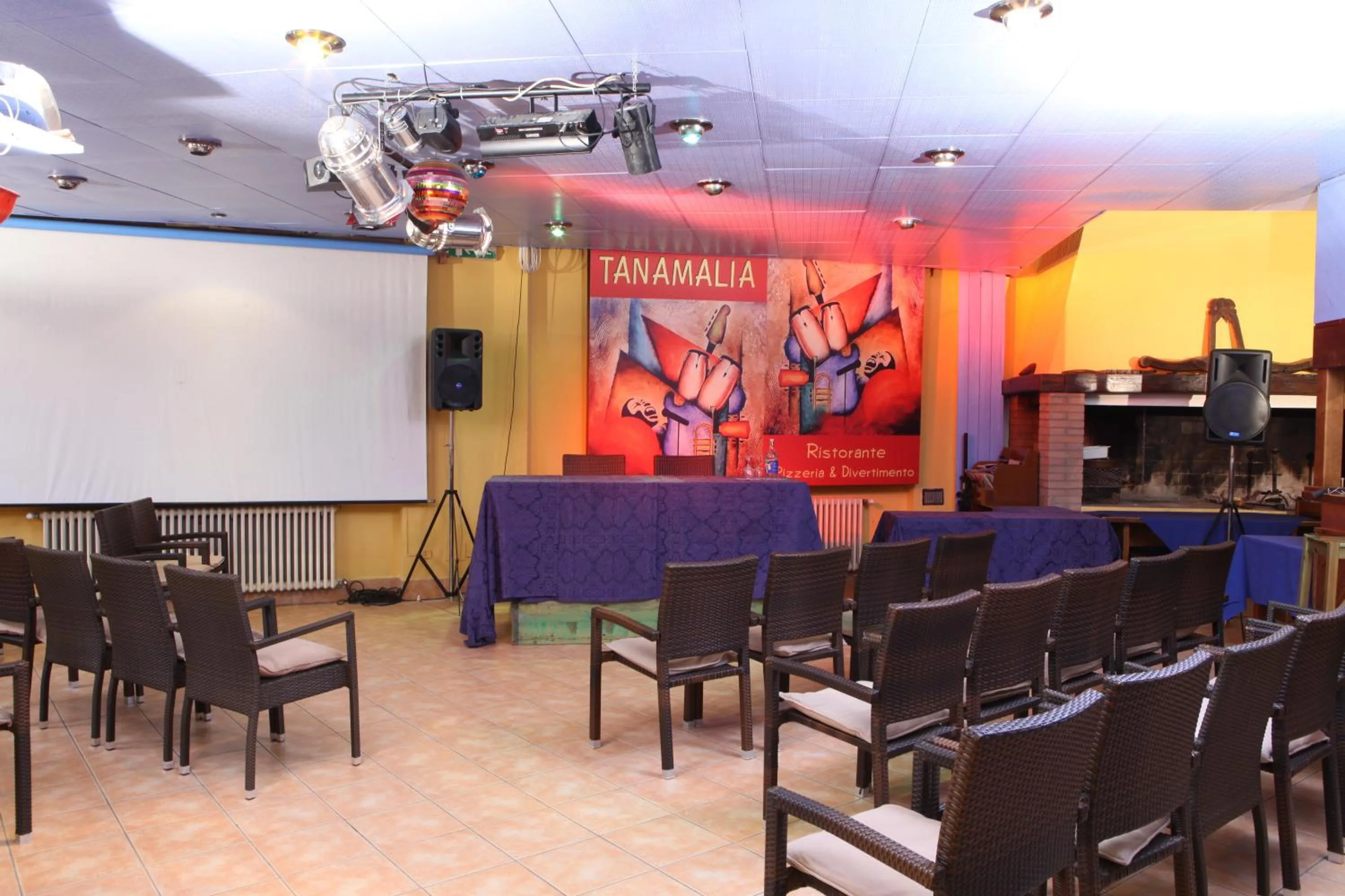 Communal lounge/ TV room in Piccolo Hotel