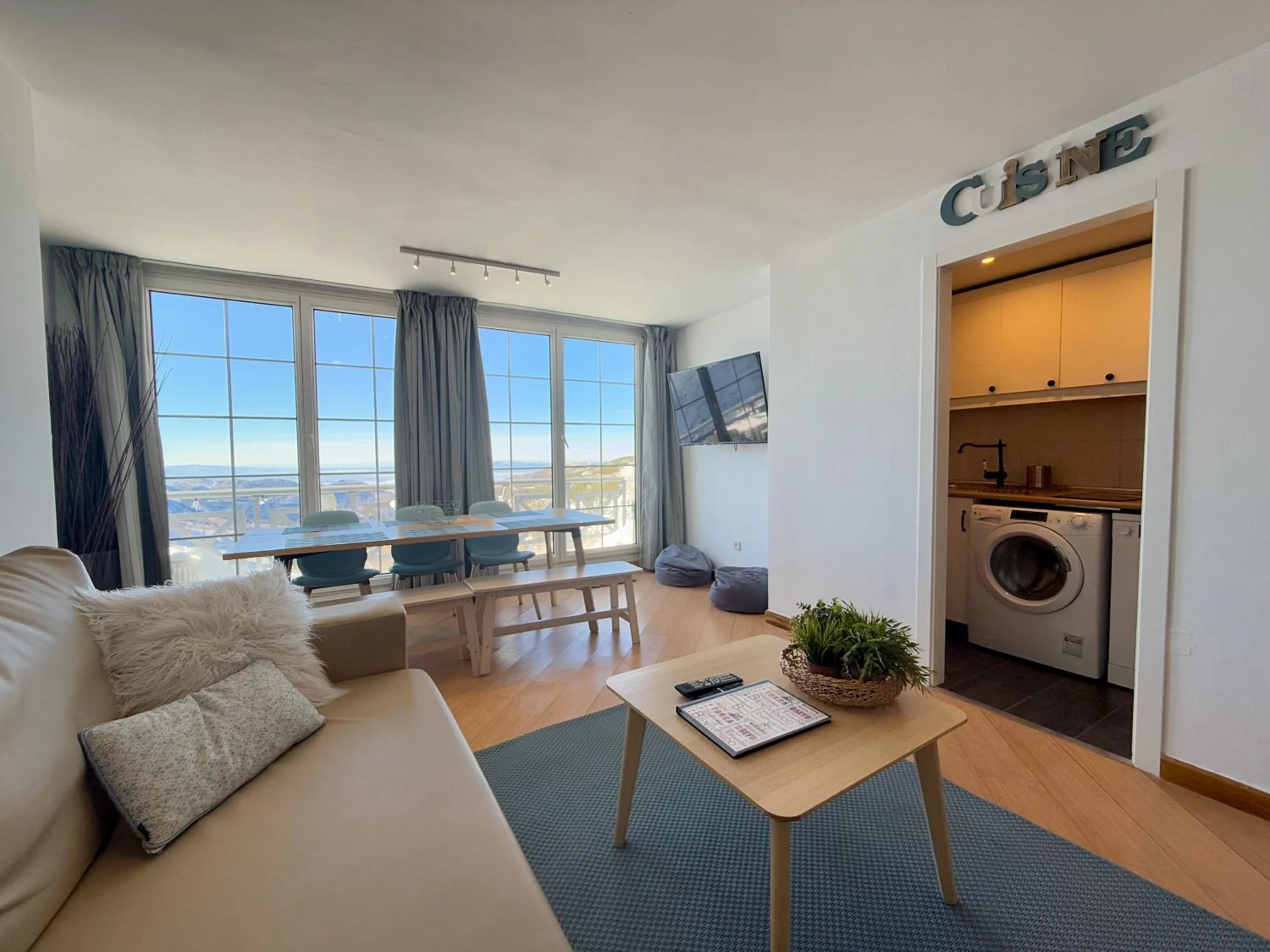 TV and multimedia in Inside Plaza Sierra Nevada