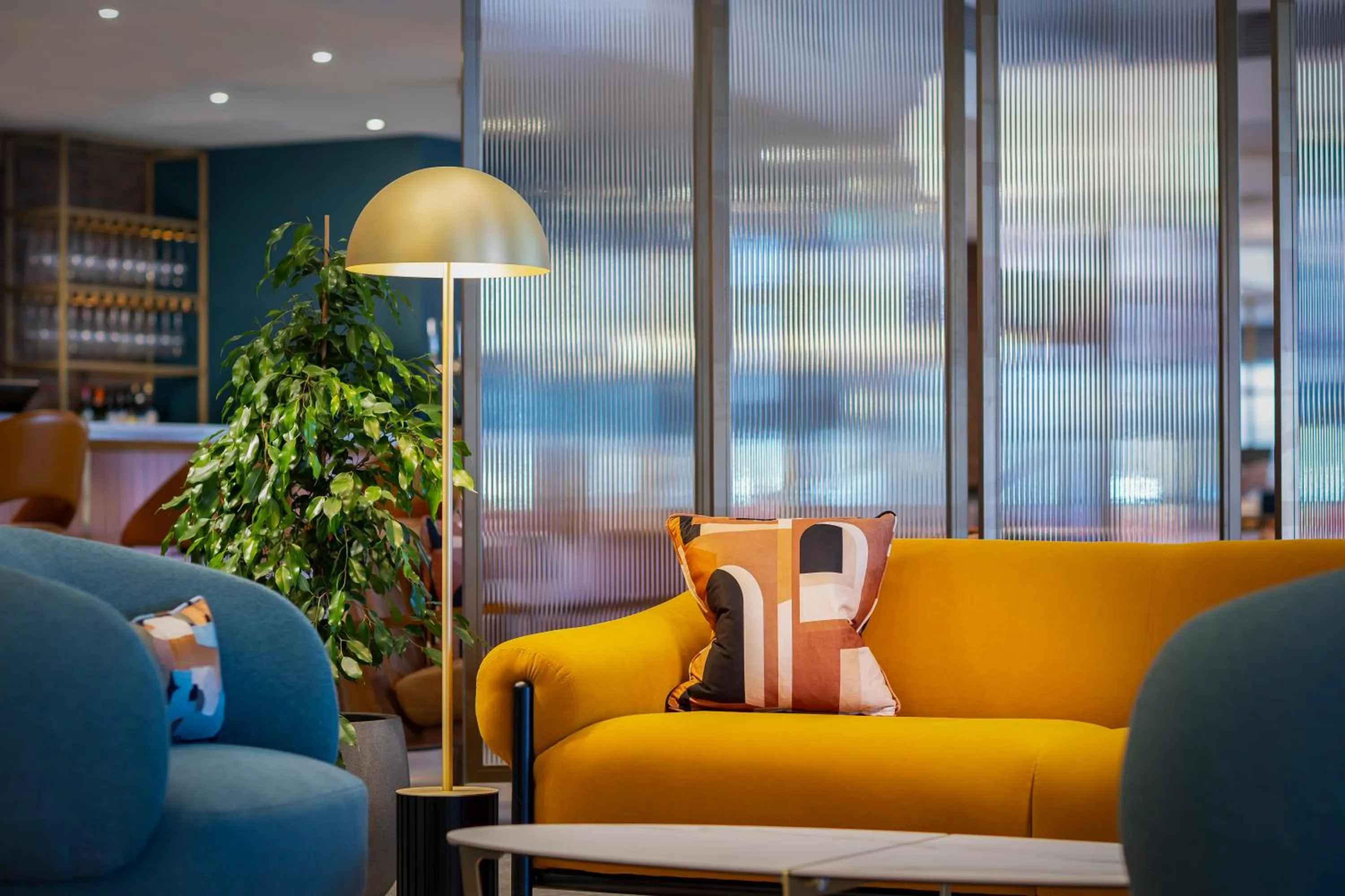 Lounge or bar in voco Fareham - Solent by IHG