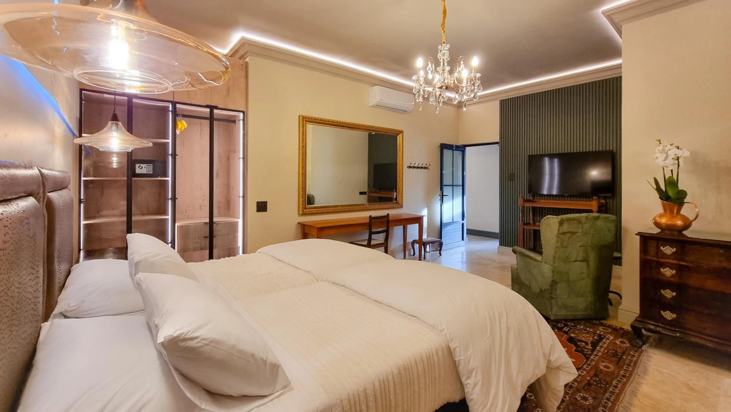 Photo of the whole room, Bed in Batavia Boutique Hotel