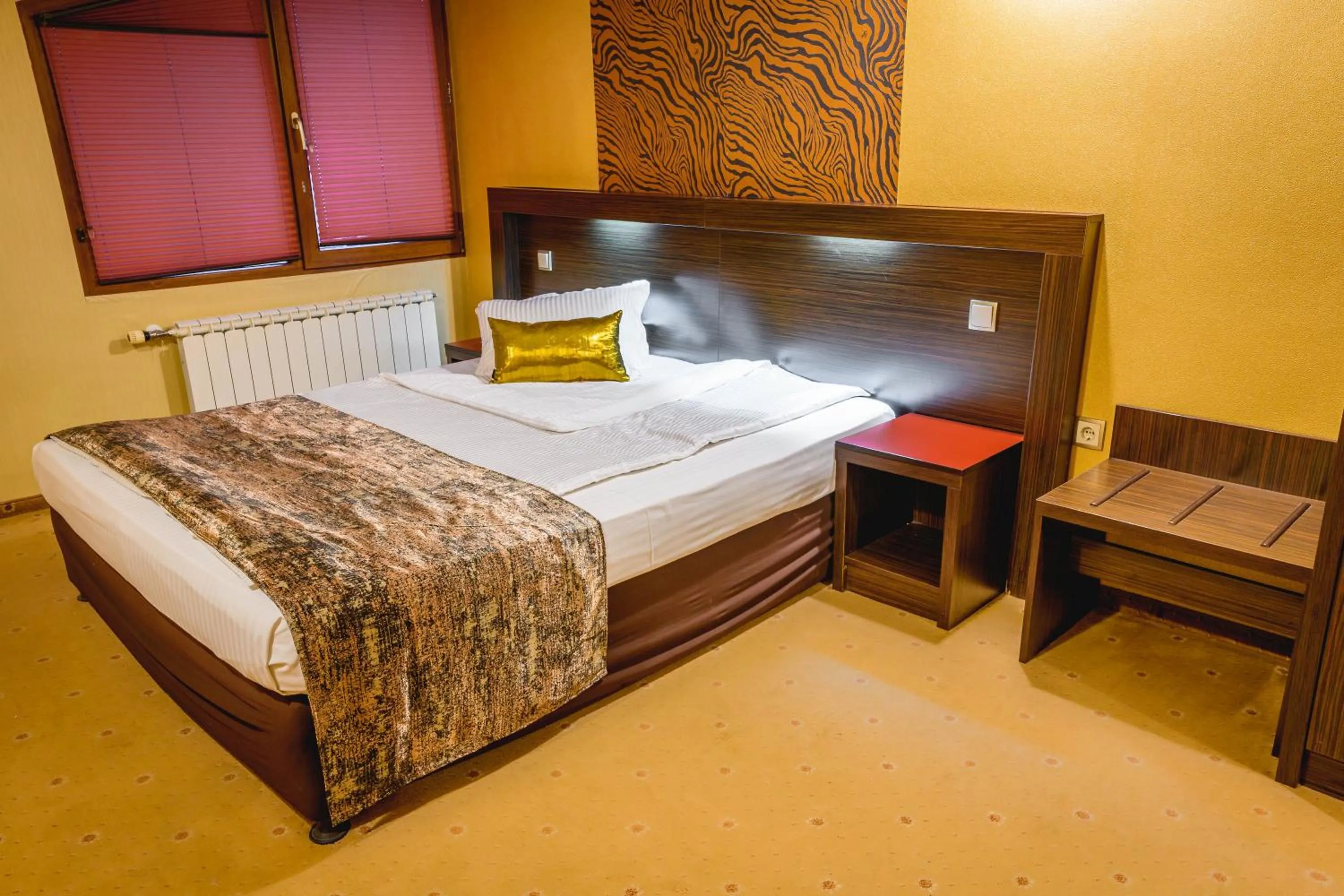 Bedroom, Bed in Eleganza Family Hotel - Free Parking