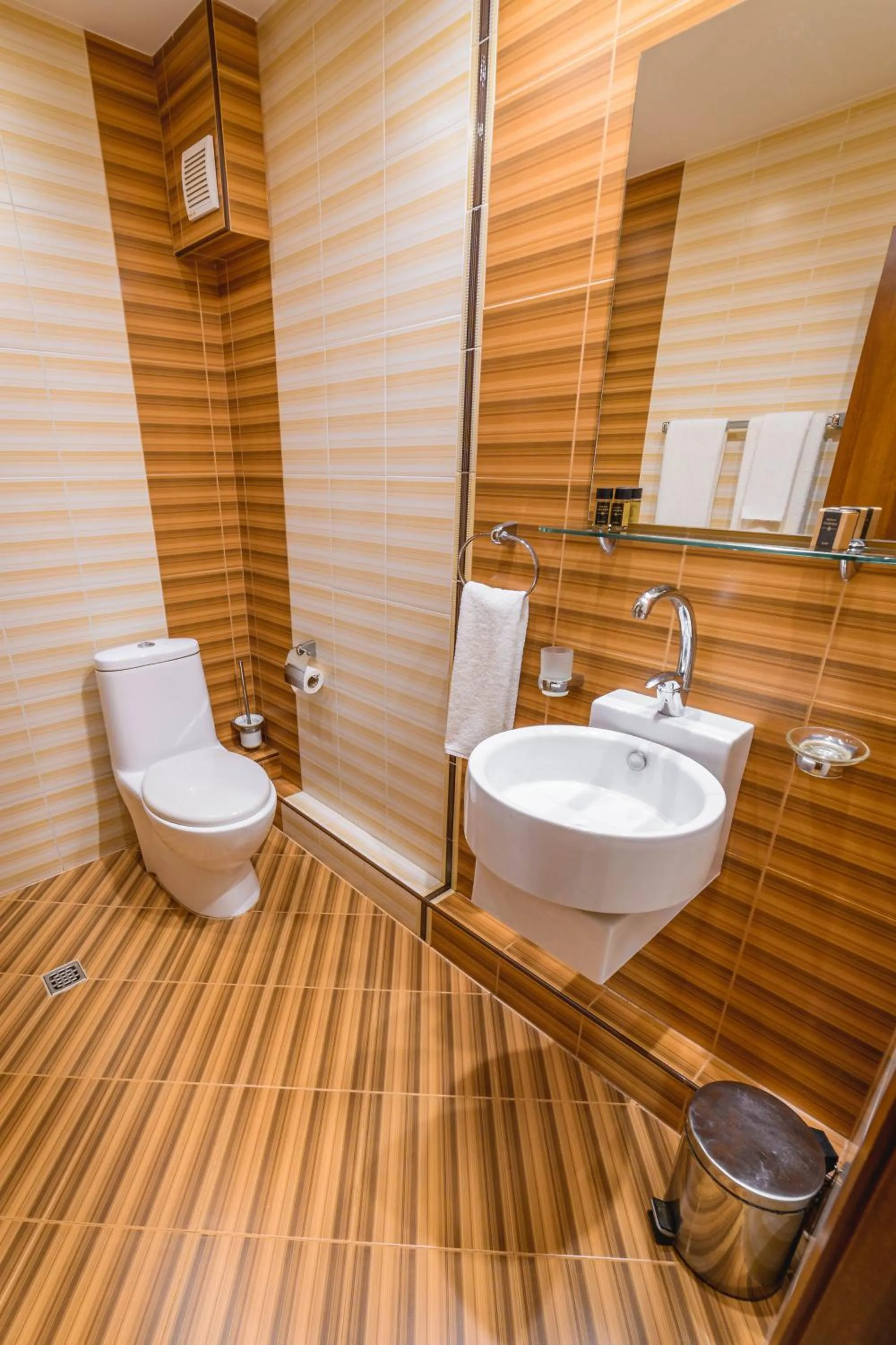 Eleganza Family Hotel - Free Parking