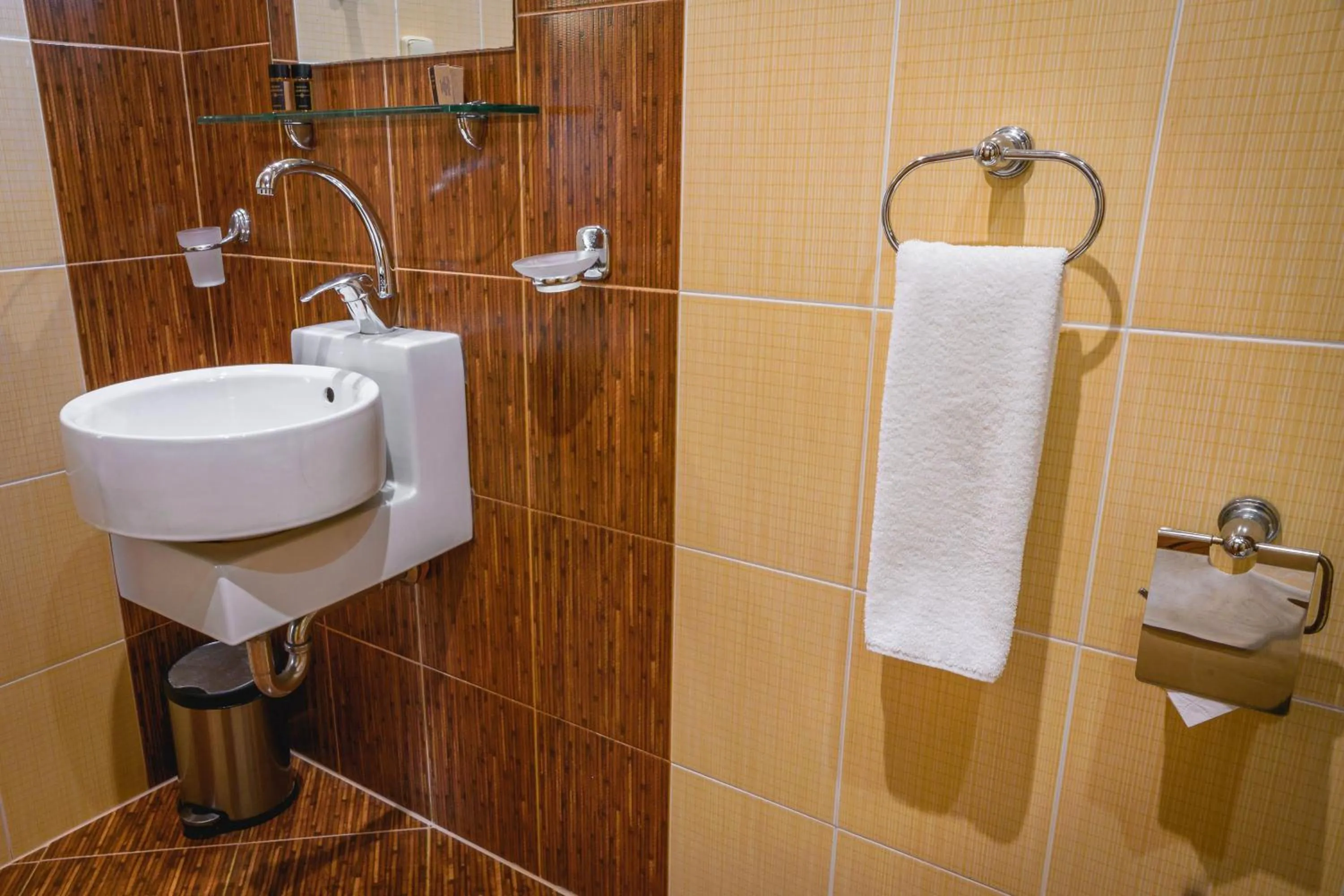 Eleganza Family Hotel - Free Parking