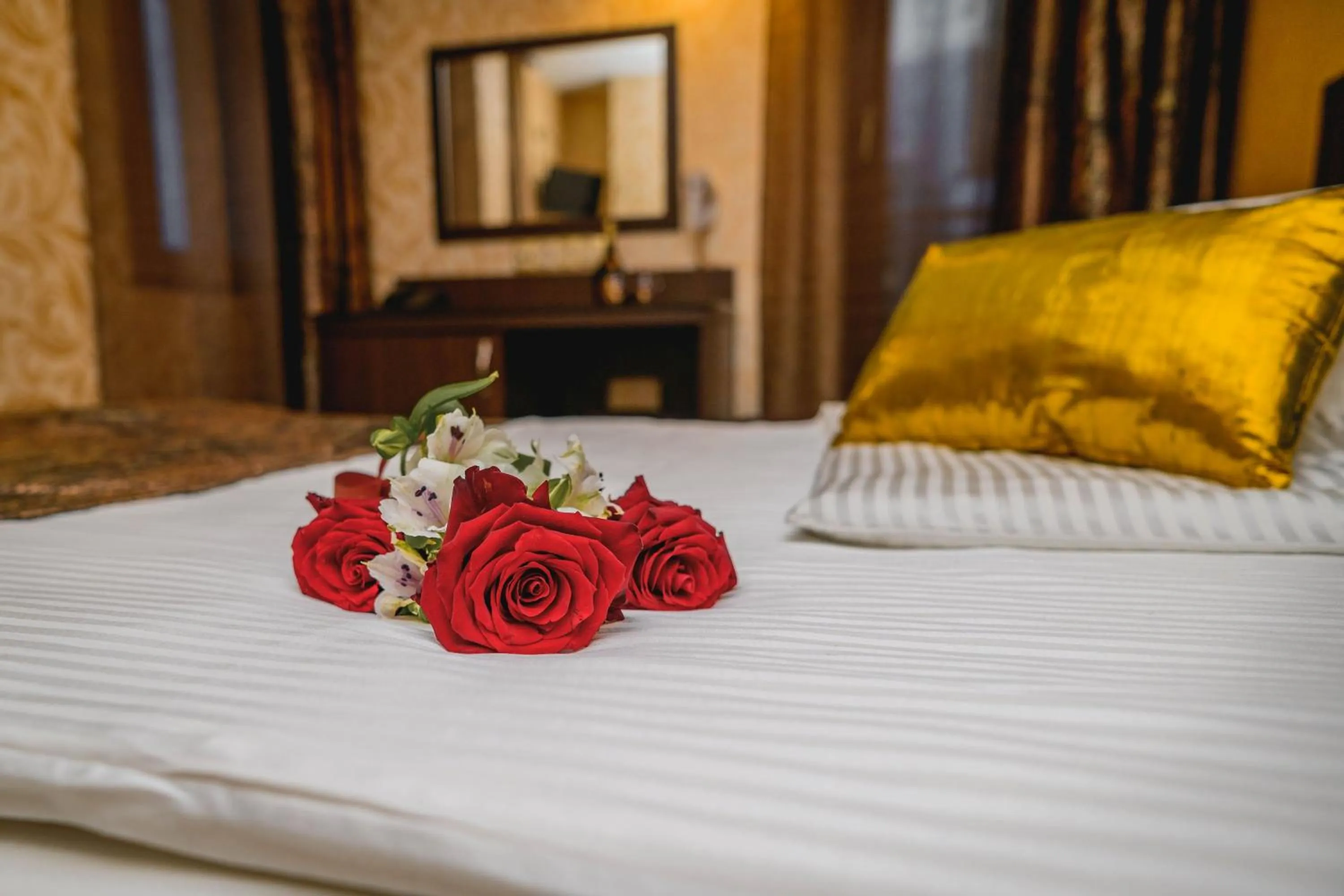 Bedroom, Bed in Eleganza Family Hotel - Free Parking