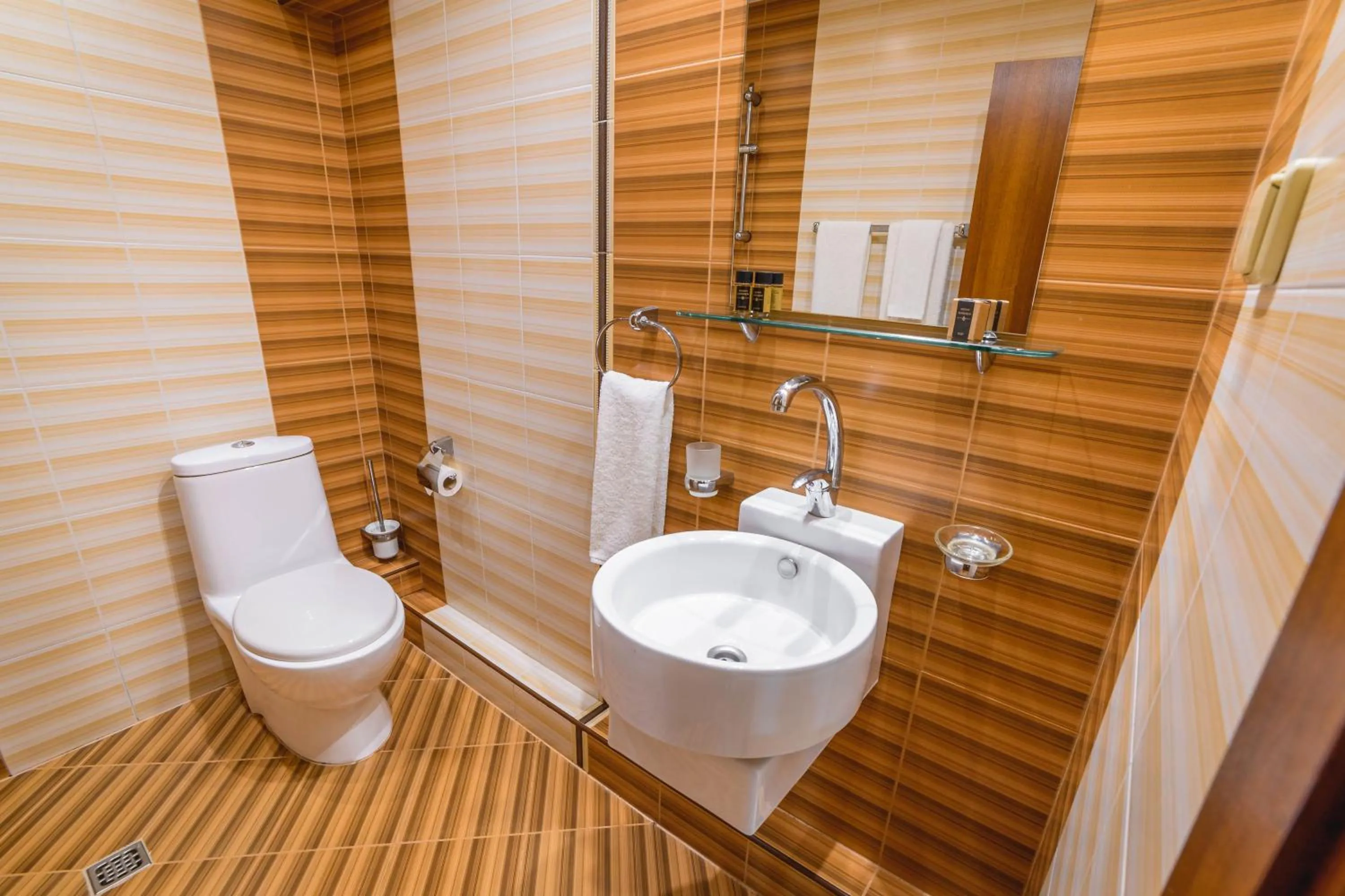 Eleganza Family Hotel - Free Parking