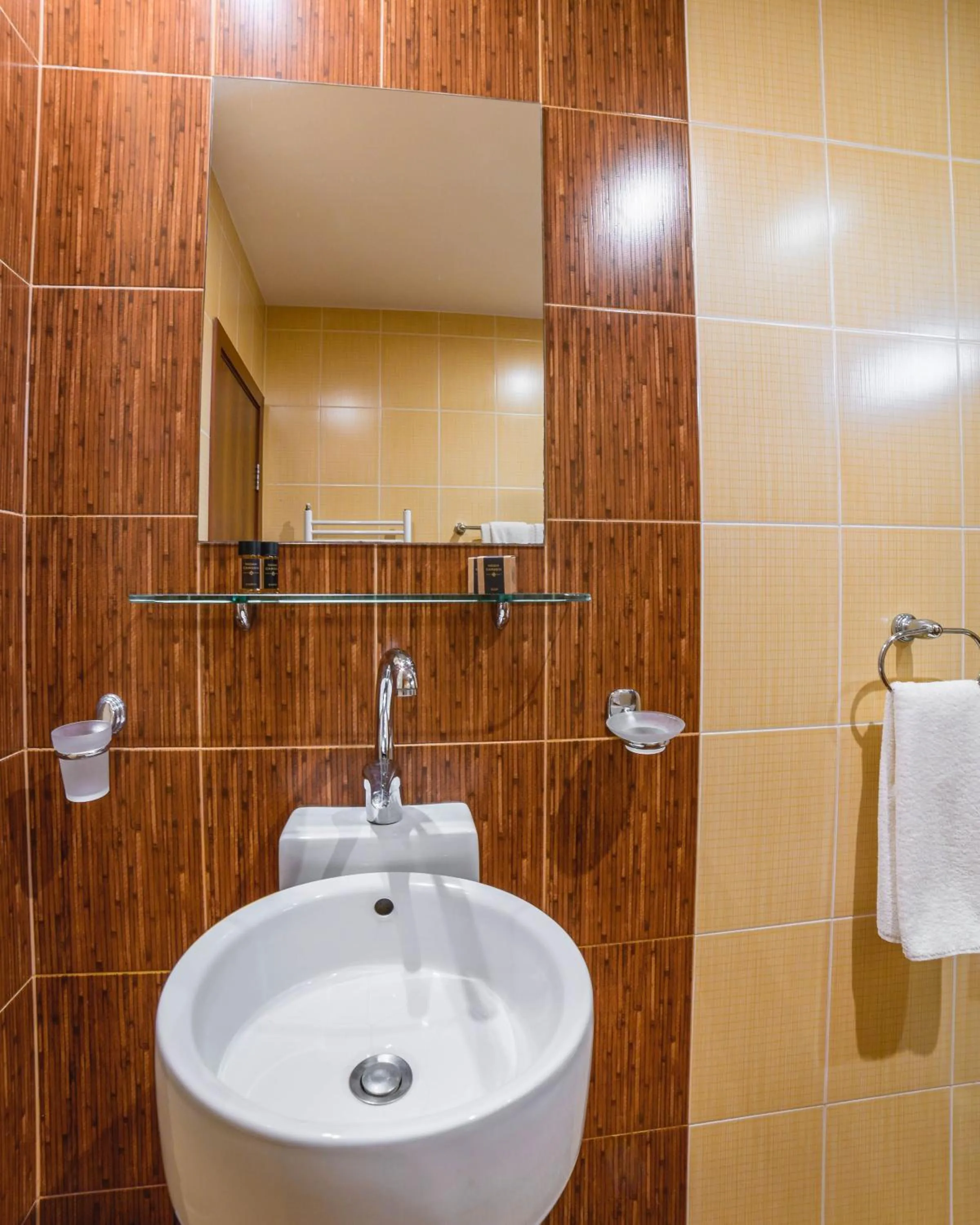 Eleganza Family Hotel - Free Parking