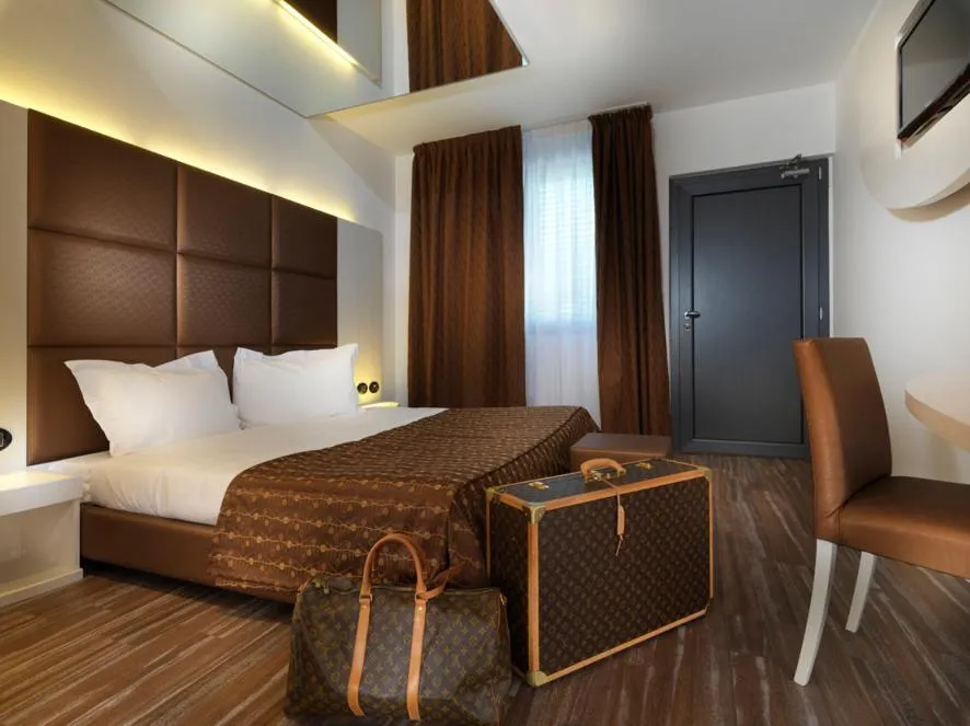 Photo of the whole room, Bed in Blu9 Hotel