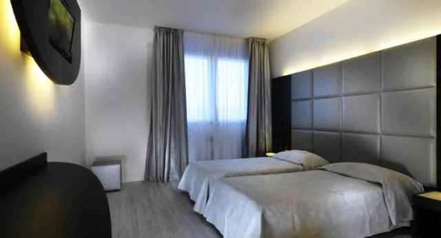 Photo of the whole room, Bed in Blu9 Hotel