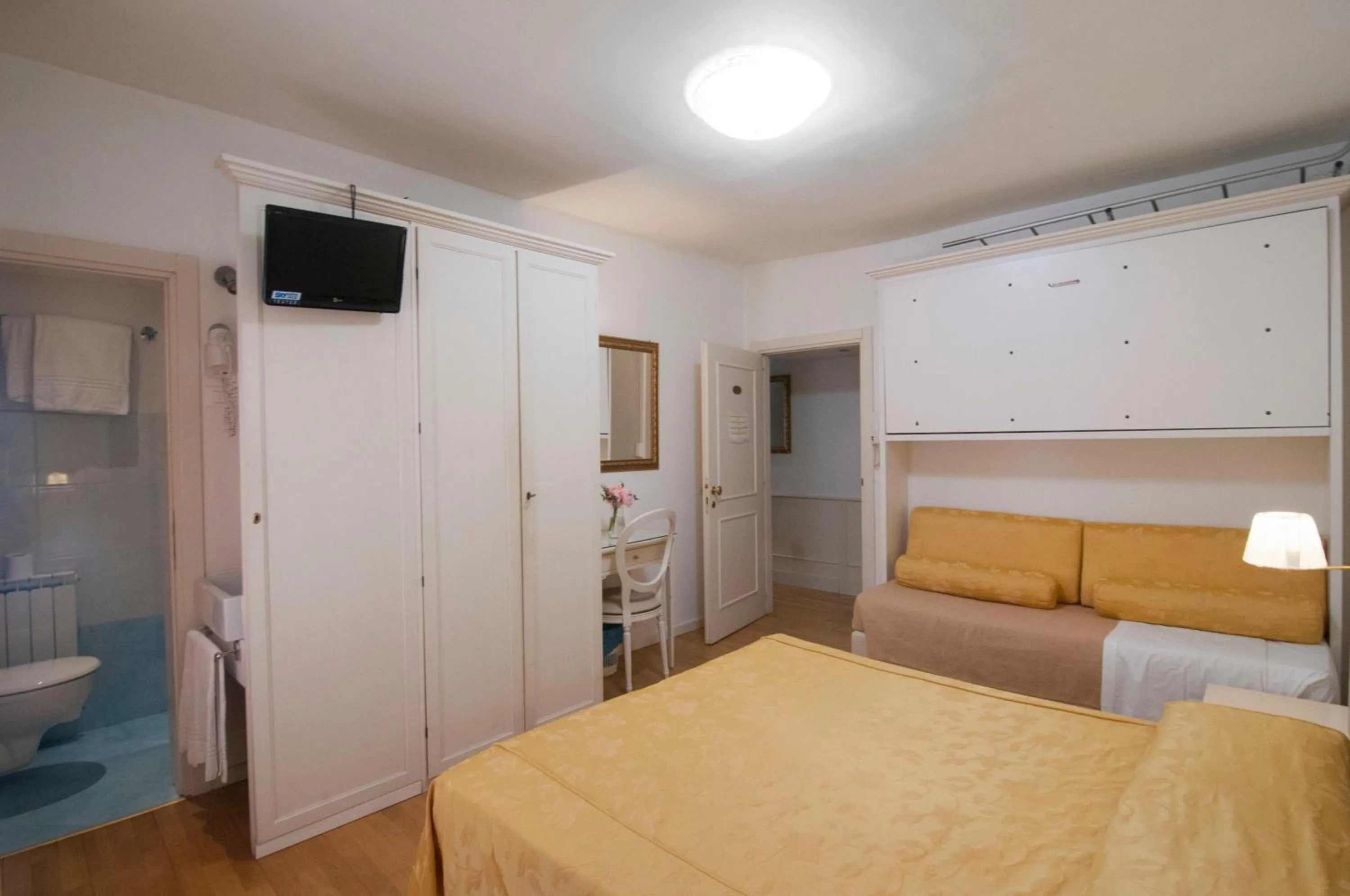 Photo of the whole room, Bed in Albergo ai Tolentini