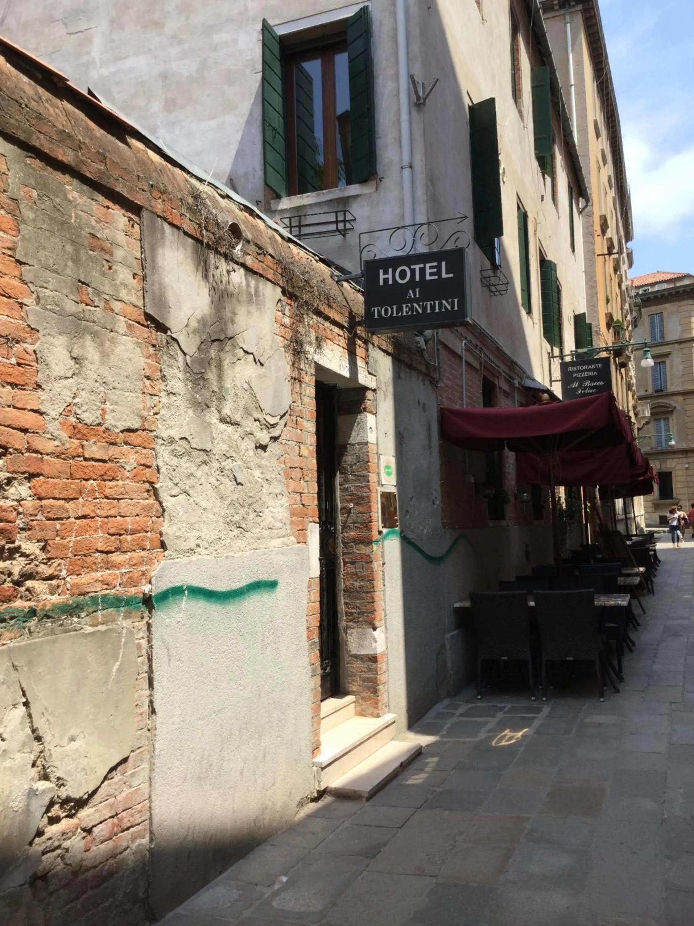 Restaurant/places to eat in Albergo ai Tolentini