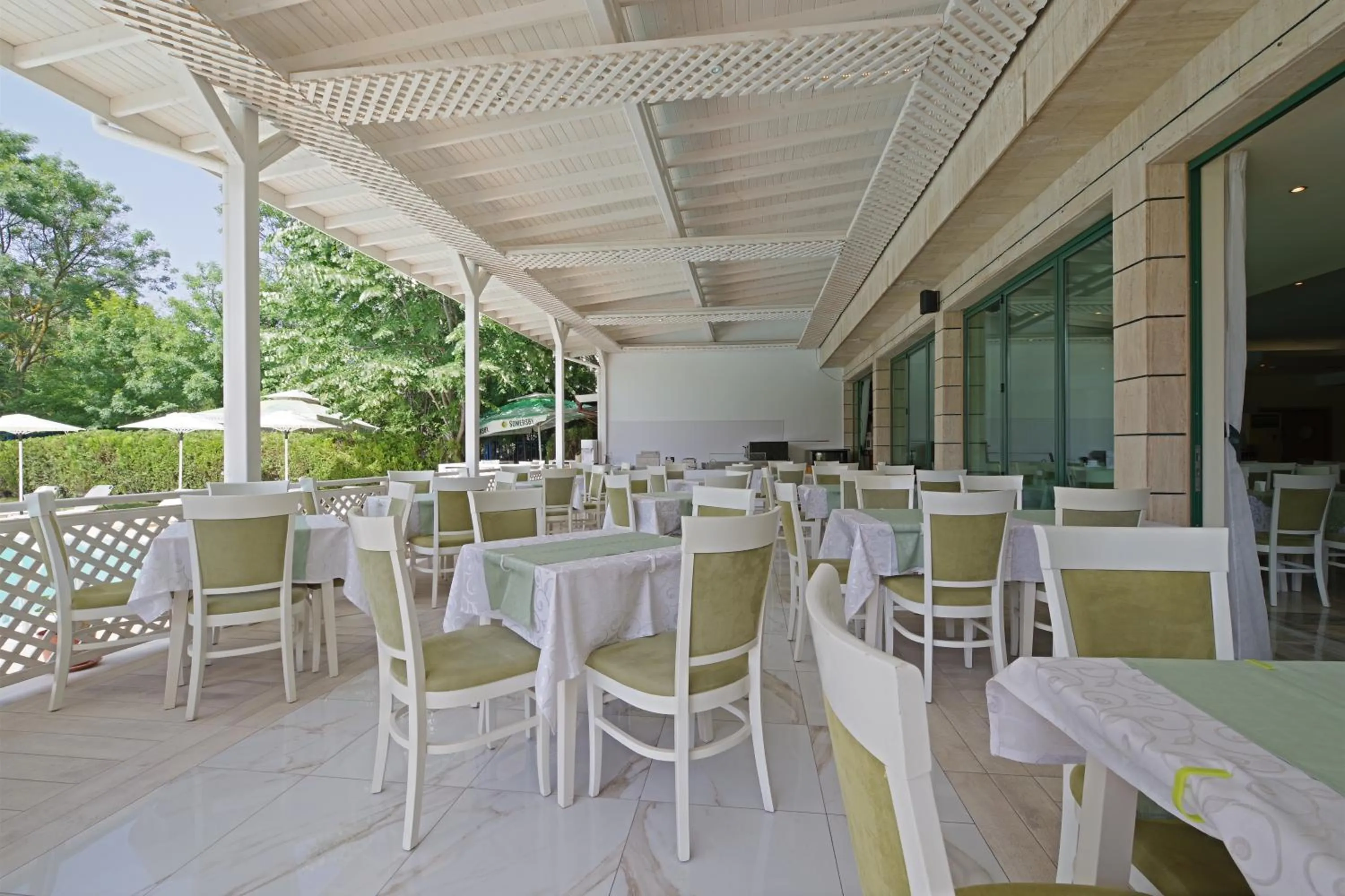 Restaurant/places to eat in Perla Plaza Hotel - All Inclusive