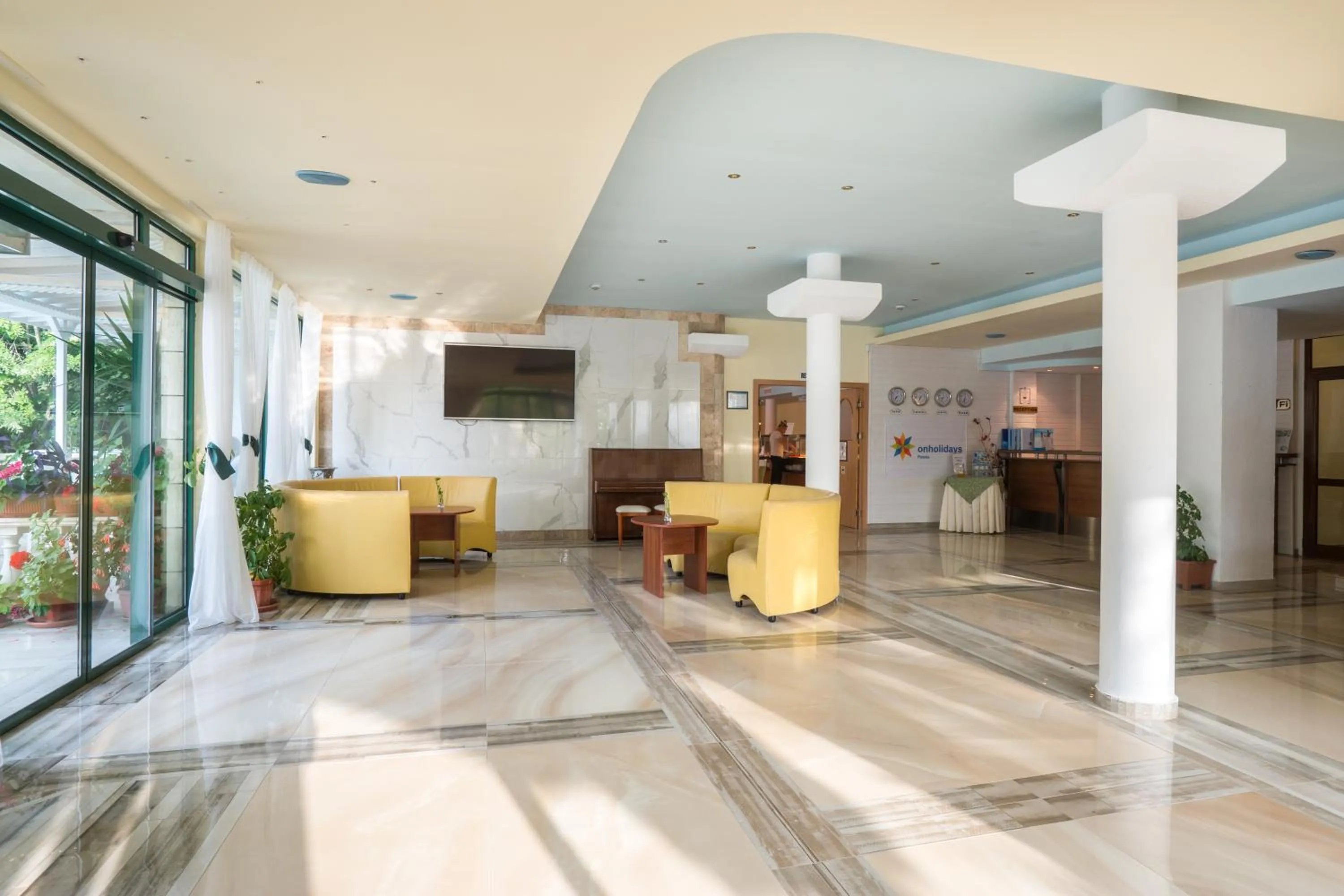 Lobby or reception in Perla Plaza Hotel - All Inclusive