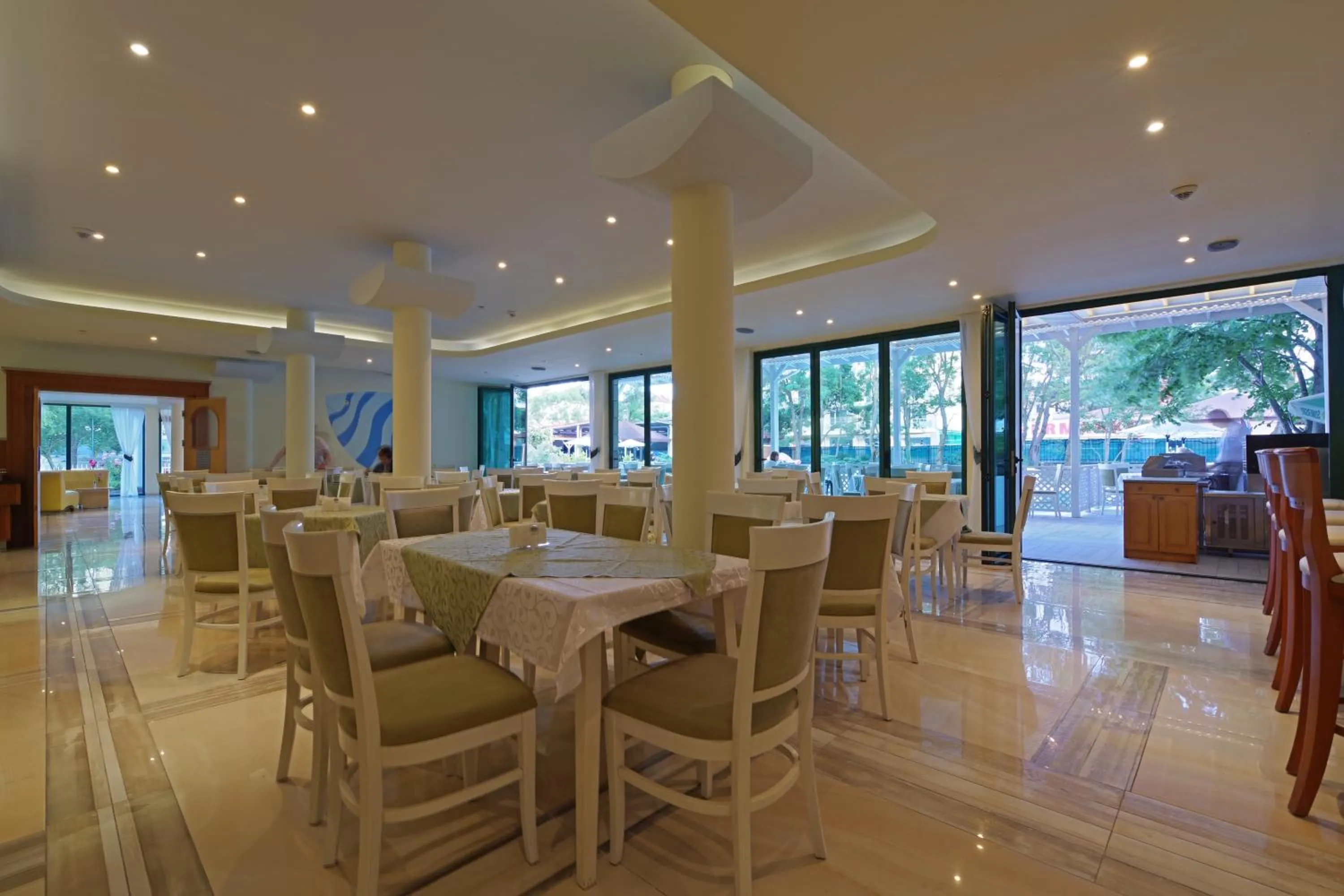 Restaurant/places to eat in Perla Plaza Hotel - All Inclusive