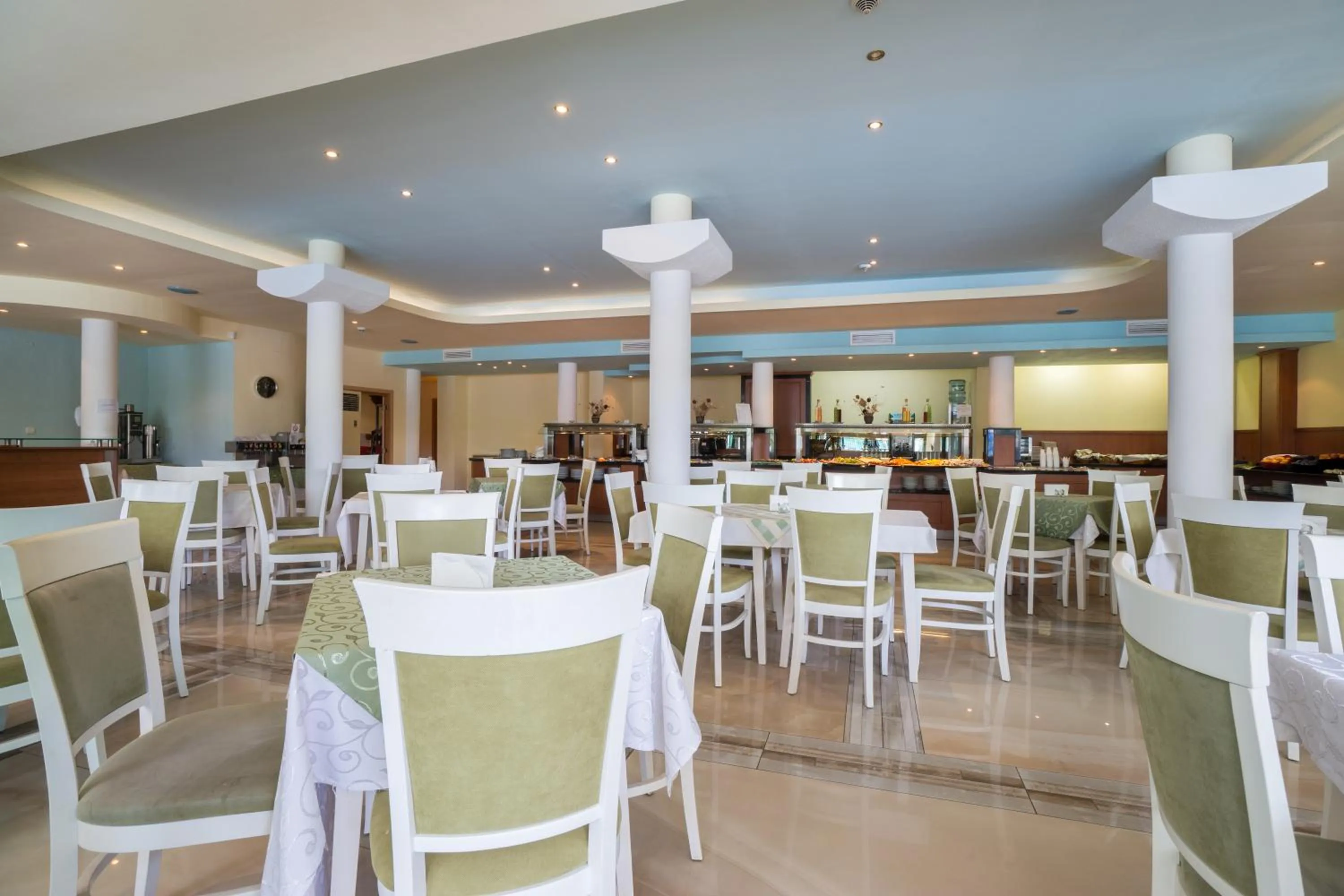 Restaurant/places to eat in Perla Plaza Hotel - All Inclusive