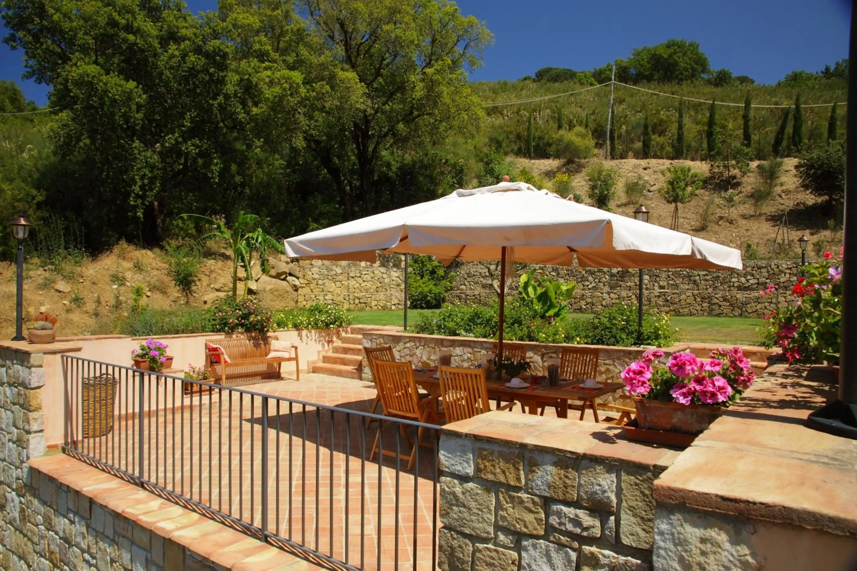 Facade/entrance in B&B Le Ginestre