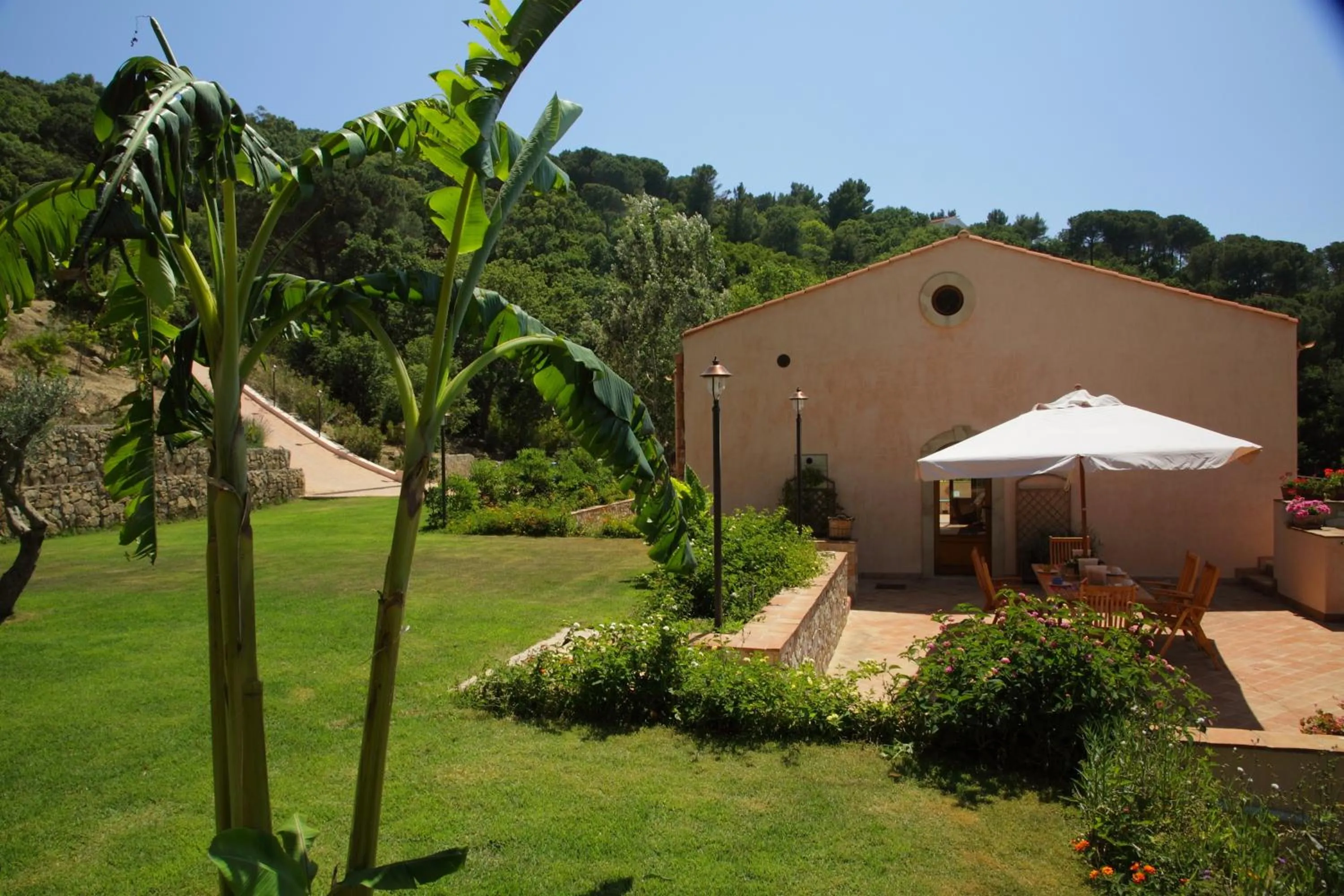 Facade/entrance in B&B Le Ginestre