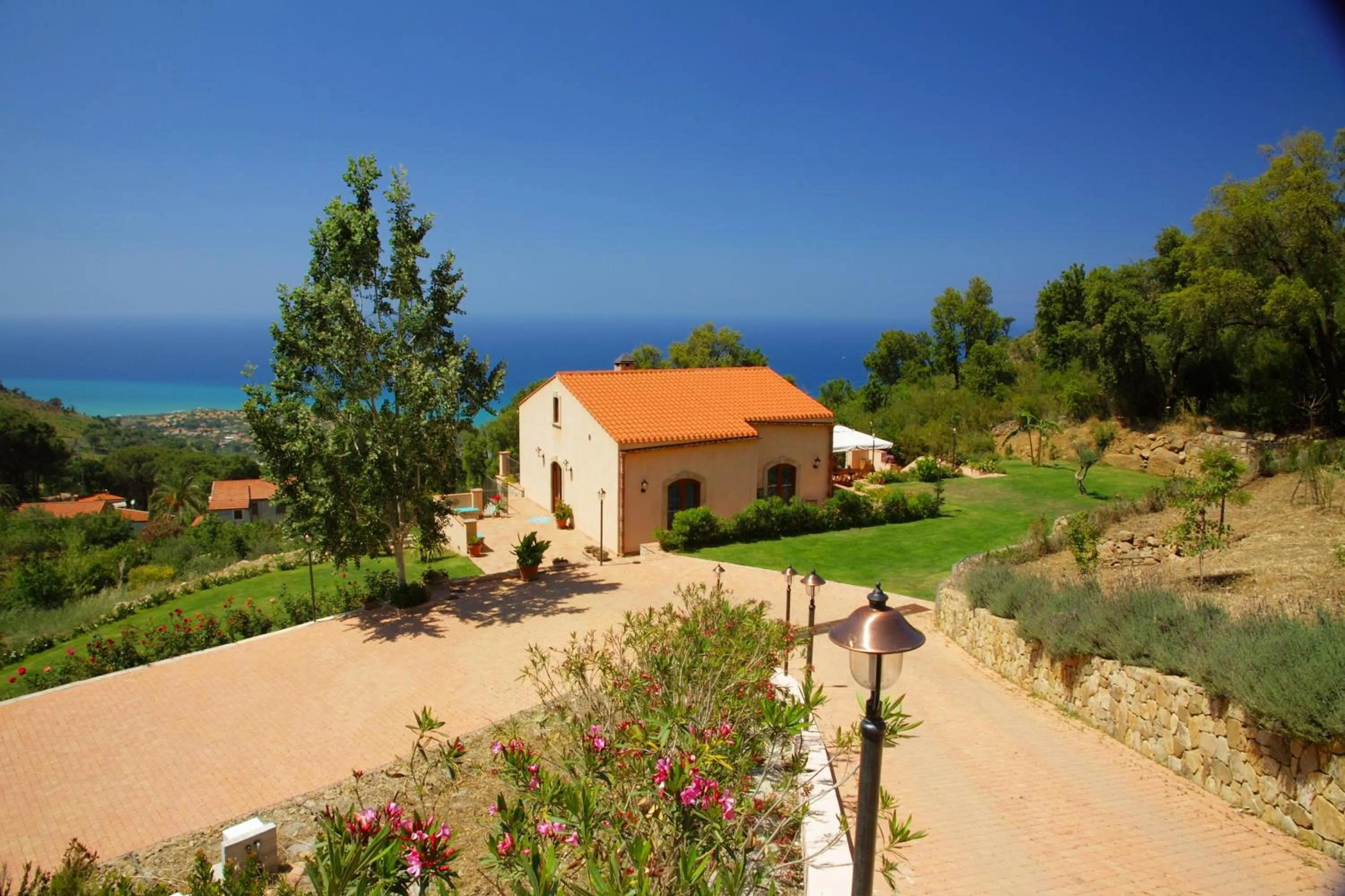 Facade/entrance in B&B Le Ginestre
