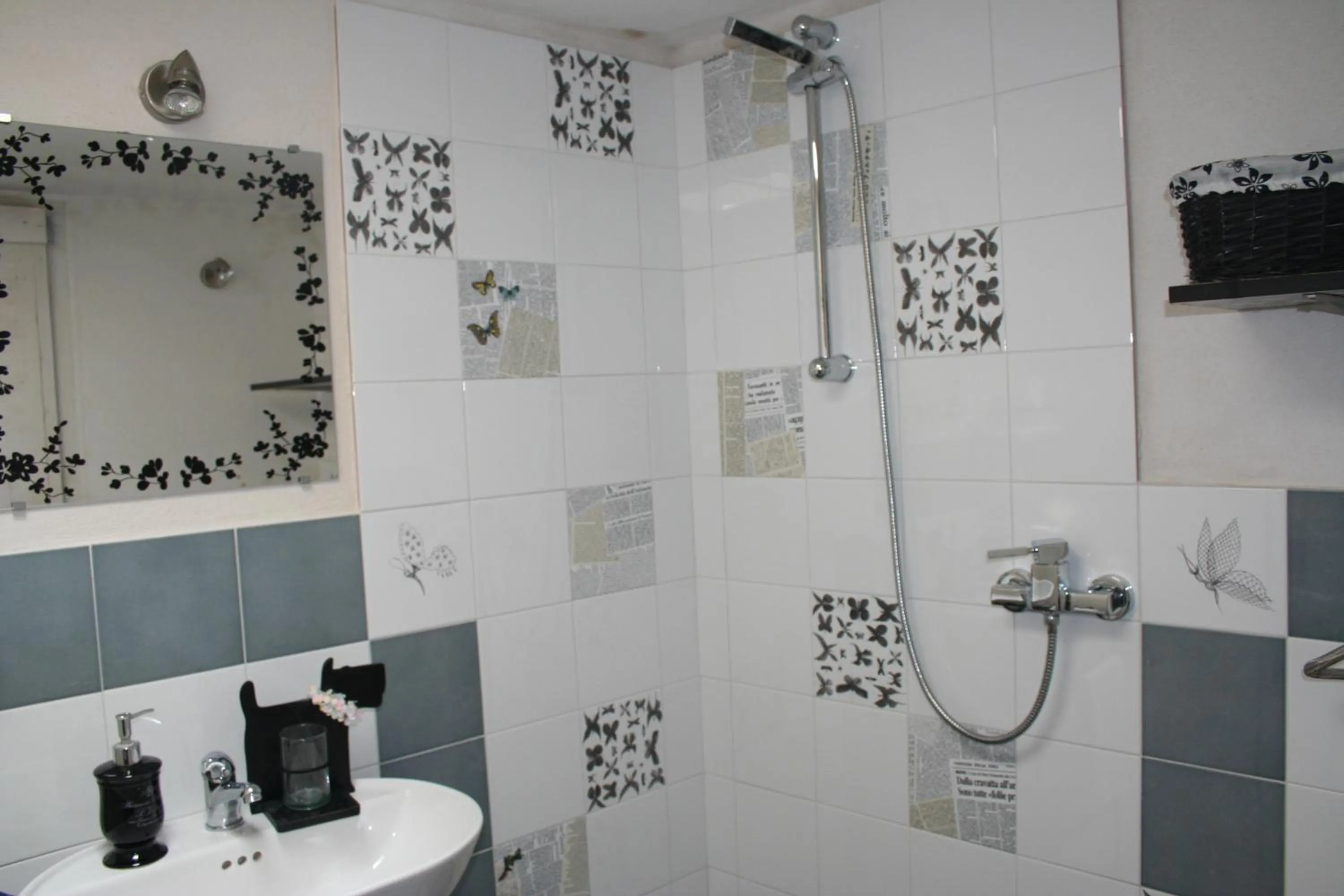 Shower in I Trulli Di Acquarossa