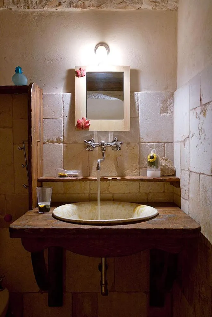 Bathroom in I Trulli Di Acquarossa