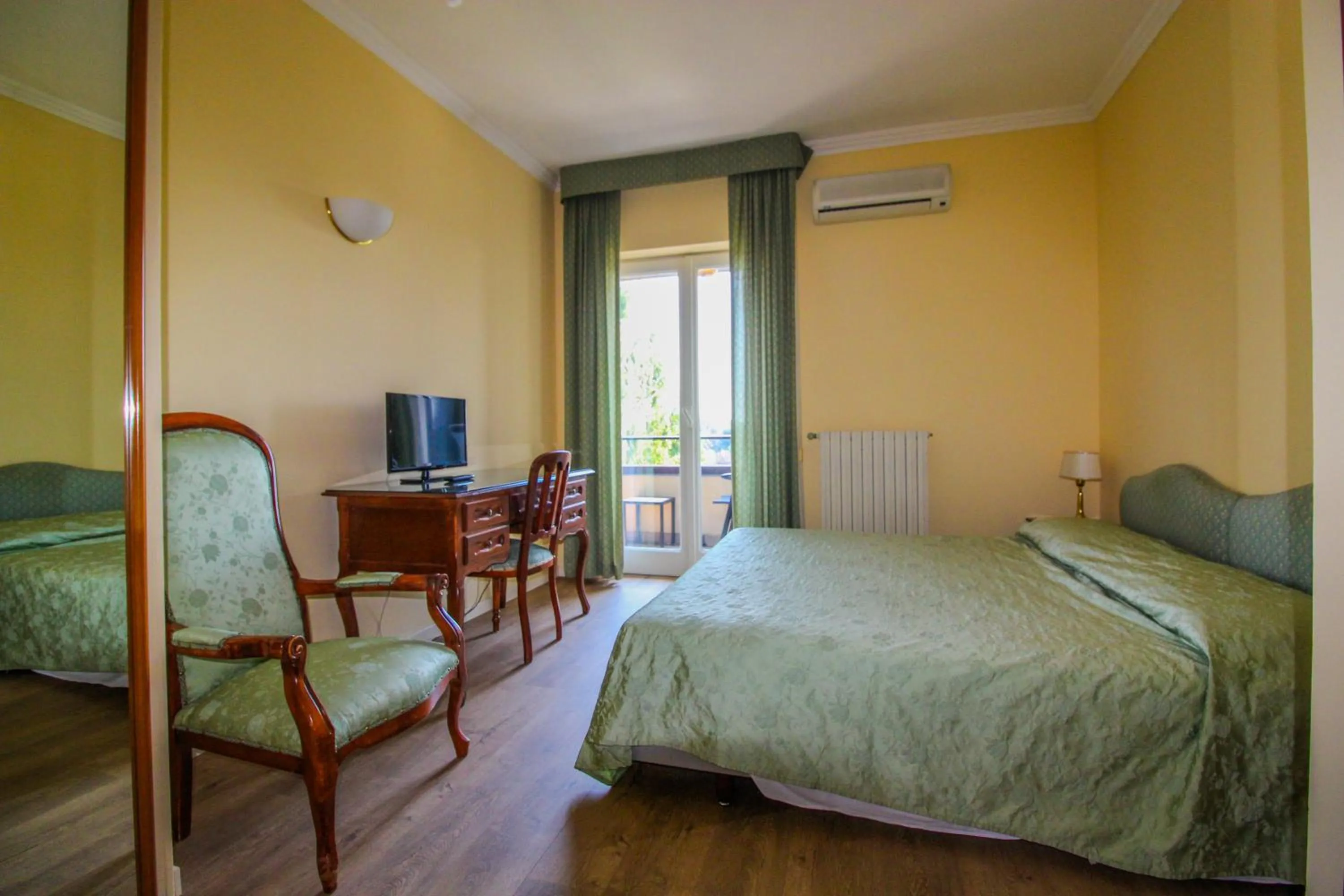 Bed in Hotel Moderno