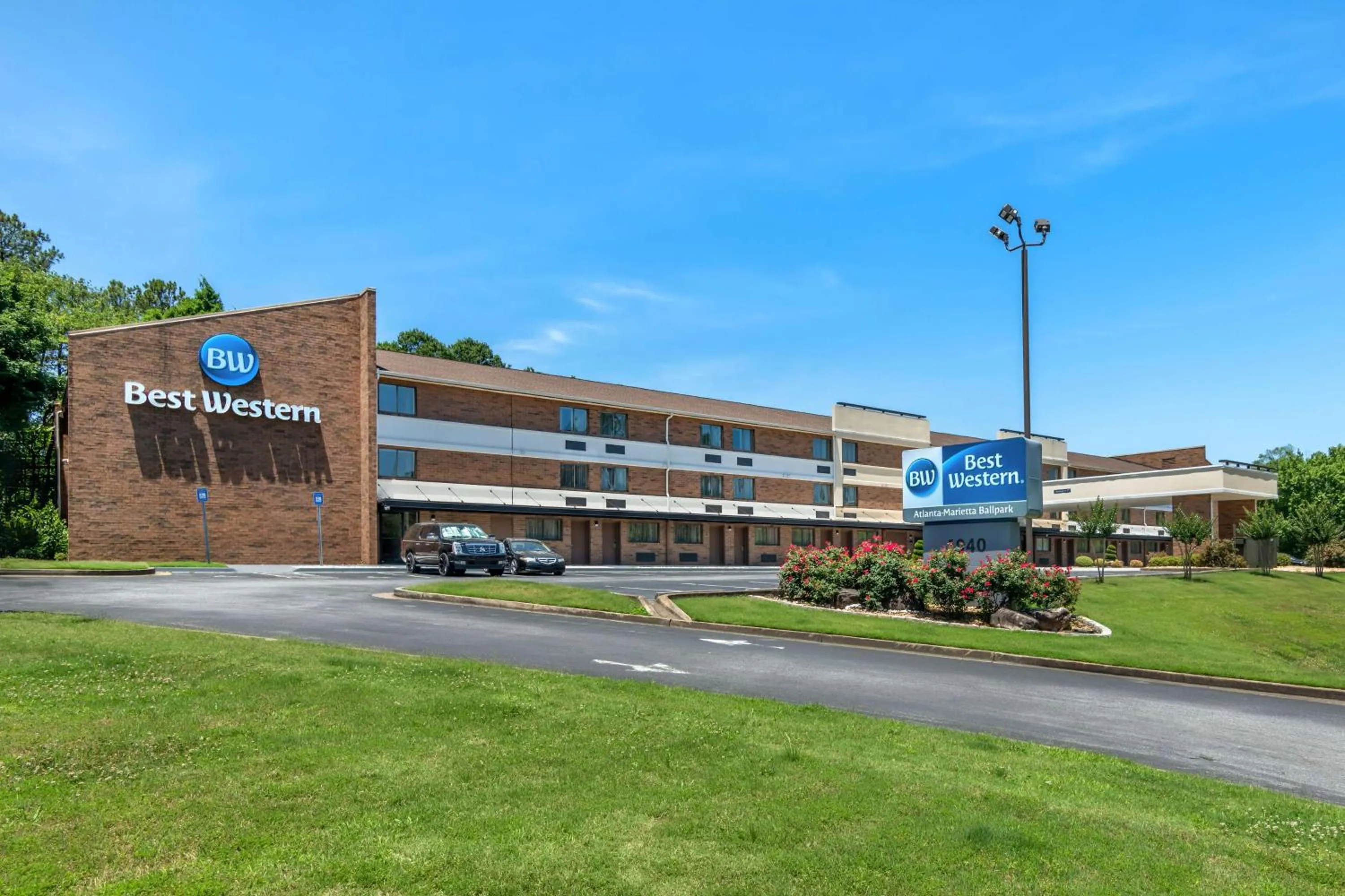 Property building in Best Western Atlanta-Marietta Ballpark Hotel