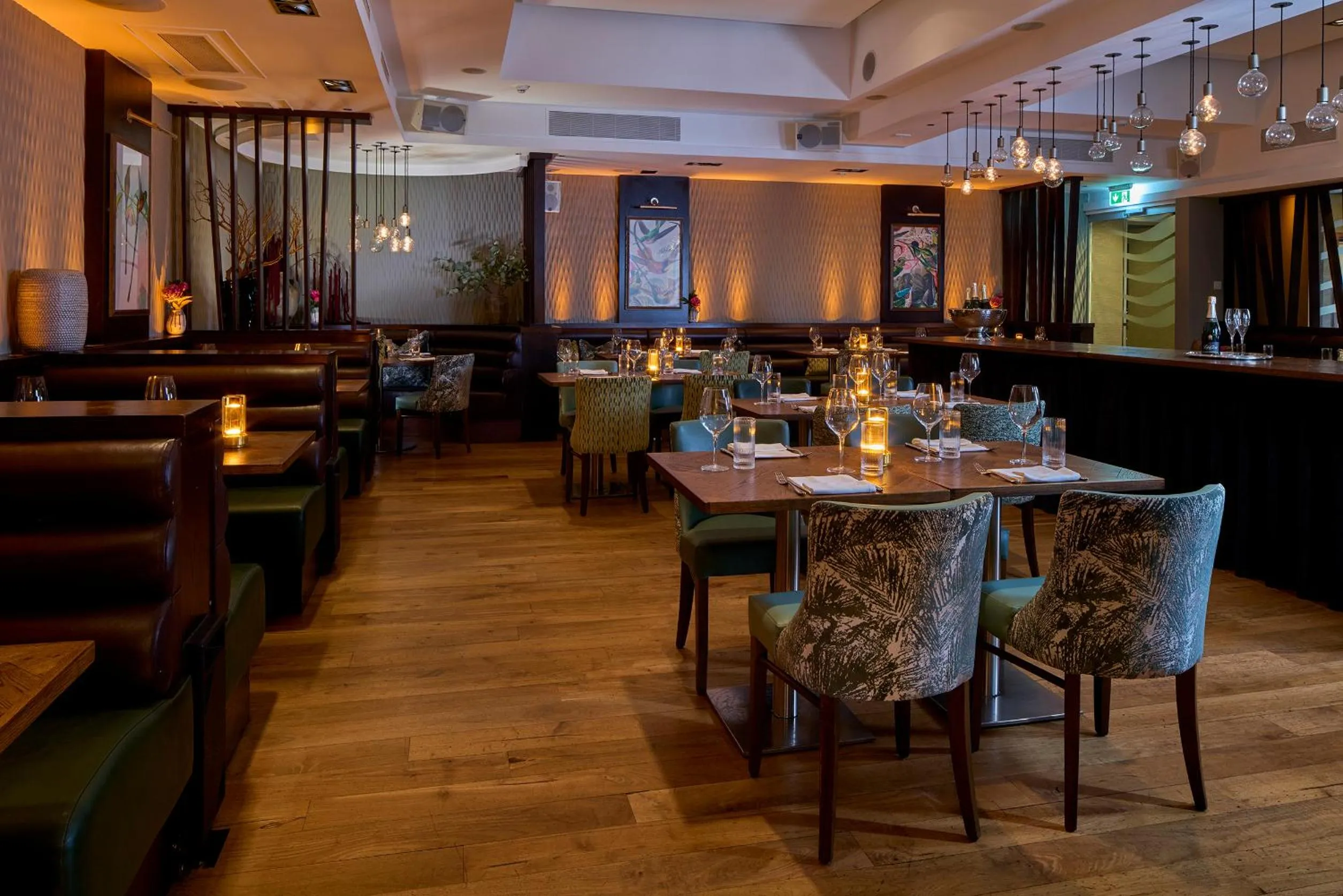 Restaurant/places to eat in Mandolay Hotel Guildford