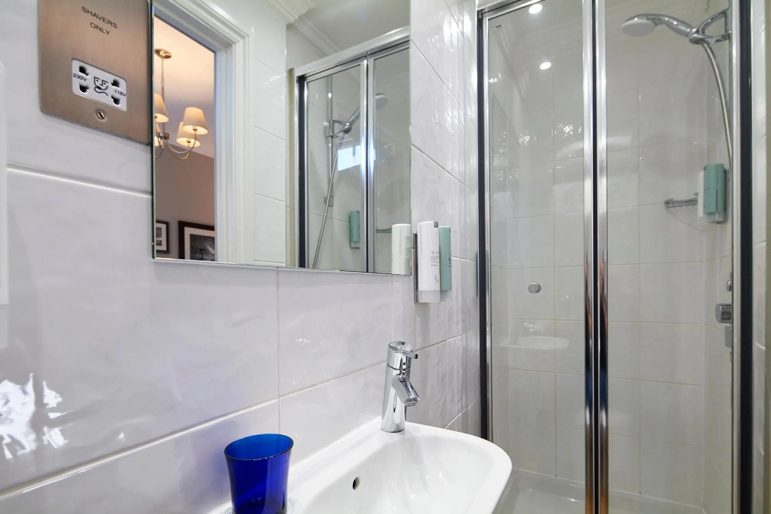 Shower in Mandolay Hotel Guildford