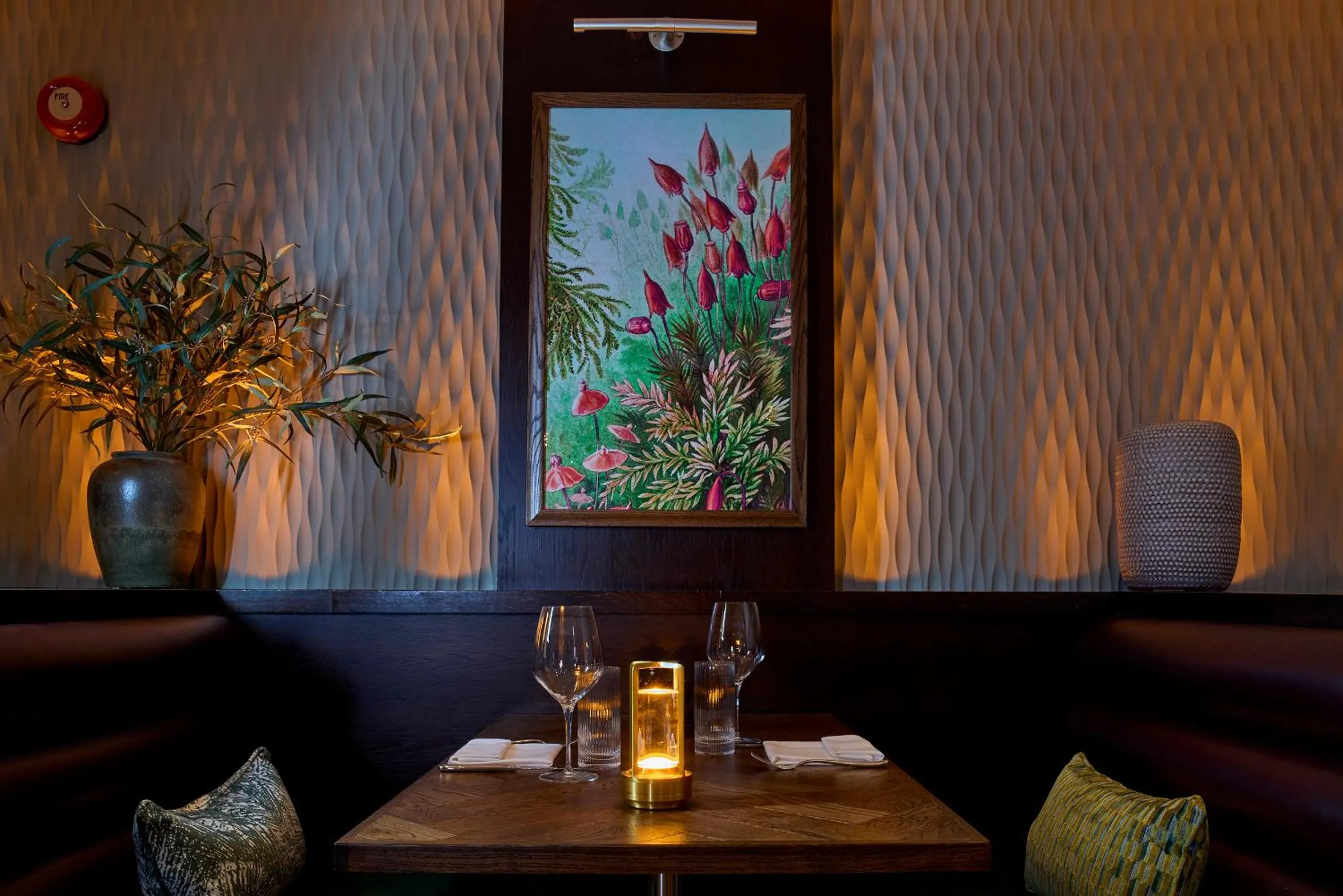 Restaurant/places to eat in Mandolay Hotel Guildford