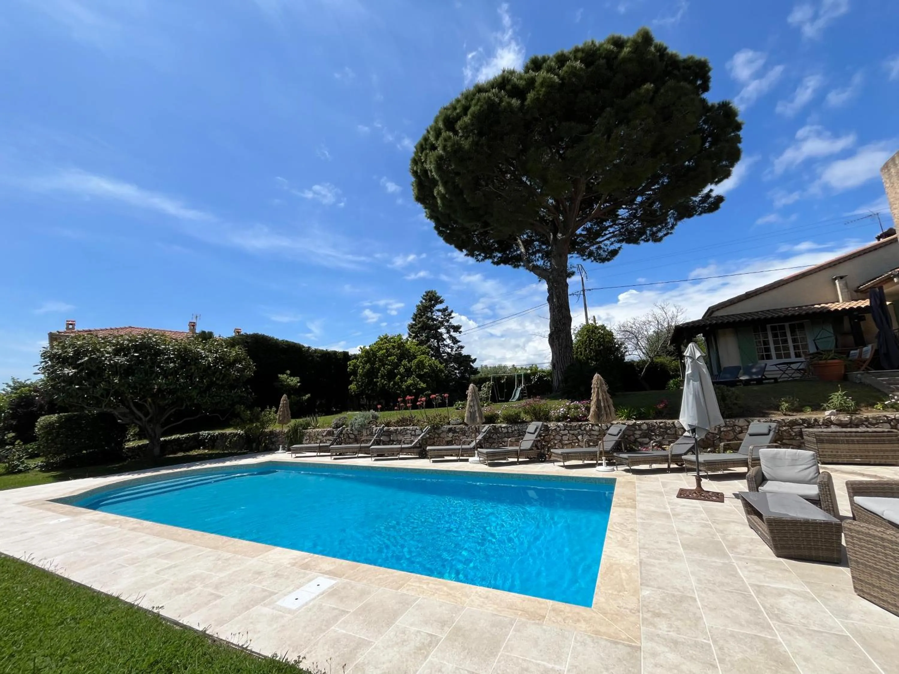 Property building in Villa Antoline