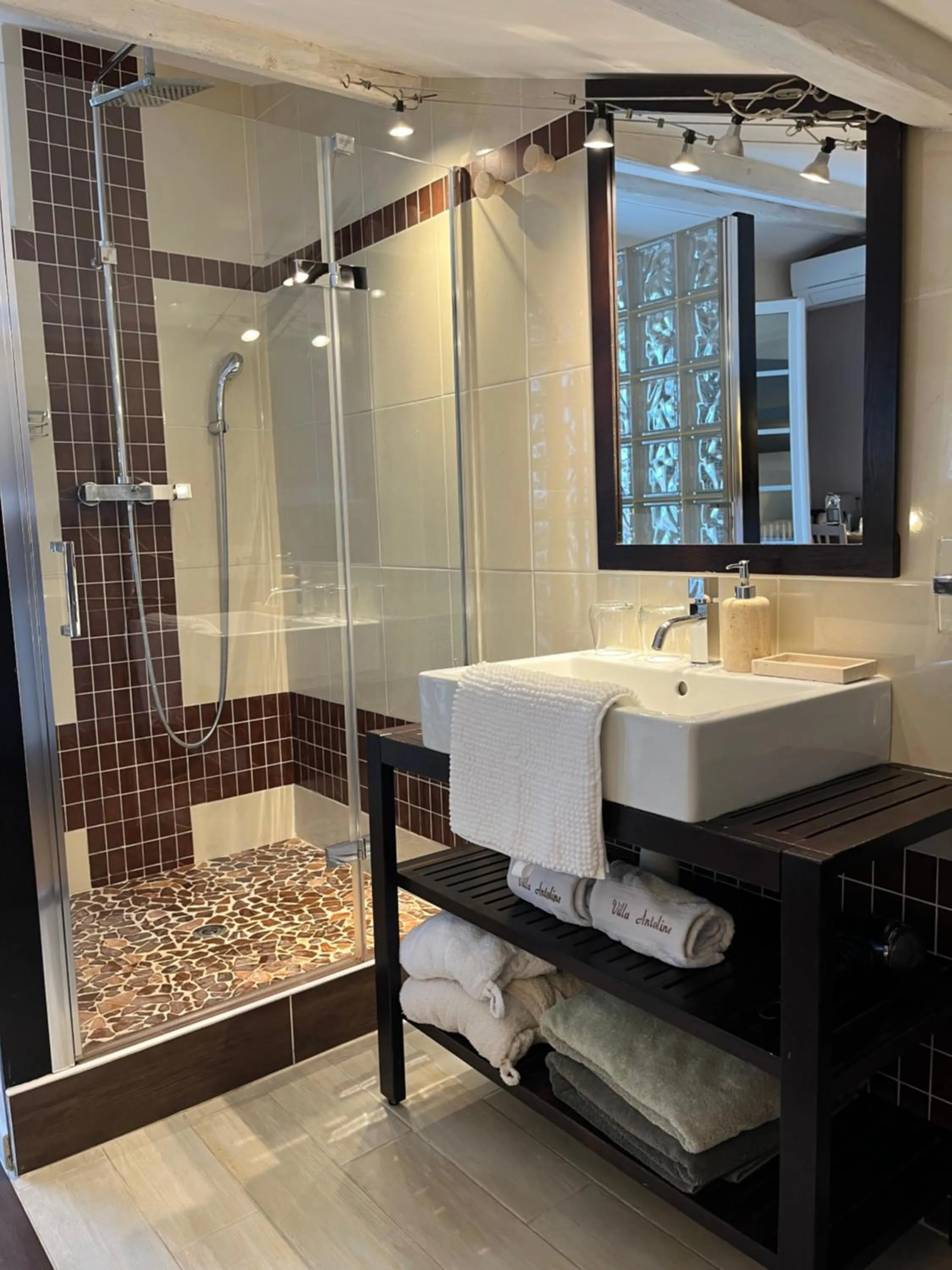 Shower in Villa Antoline