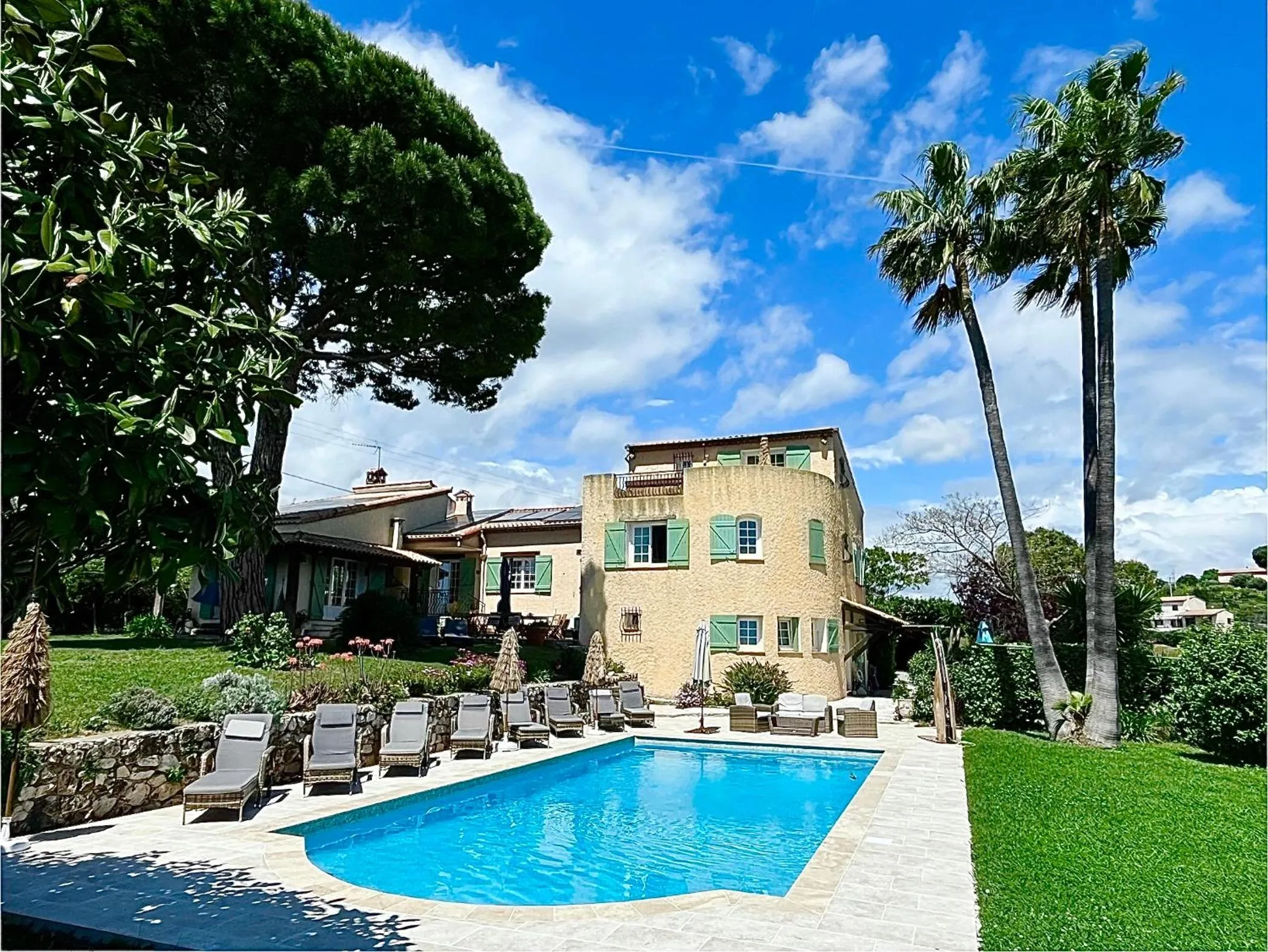 Property building in Villa Antoline